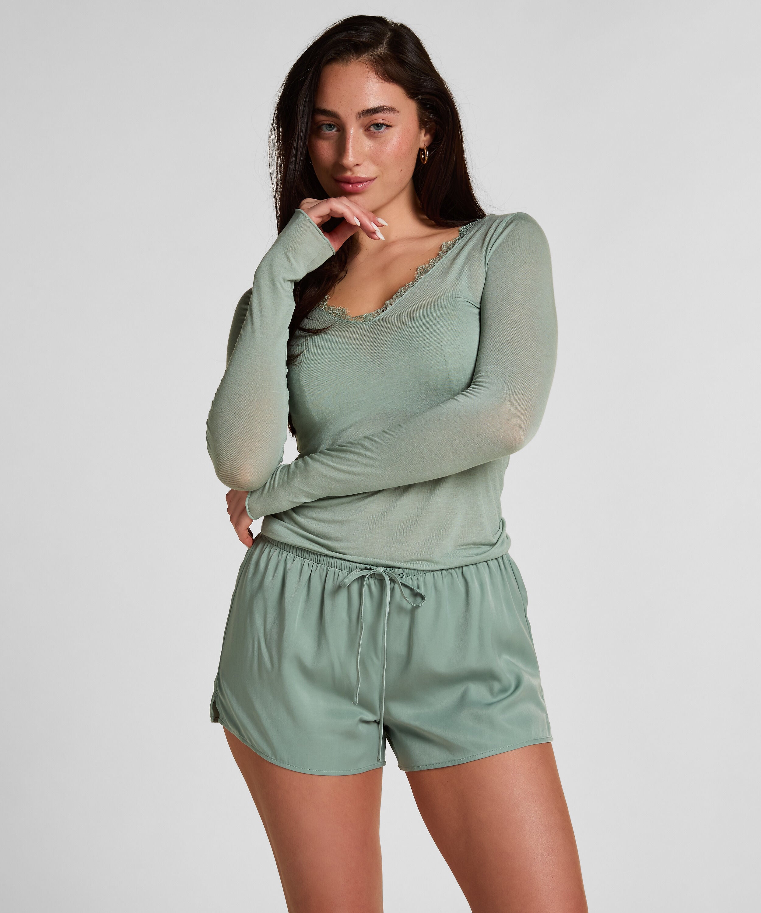 Pantalón corto de satén Ayla, Verde