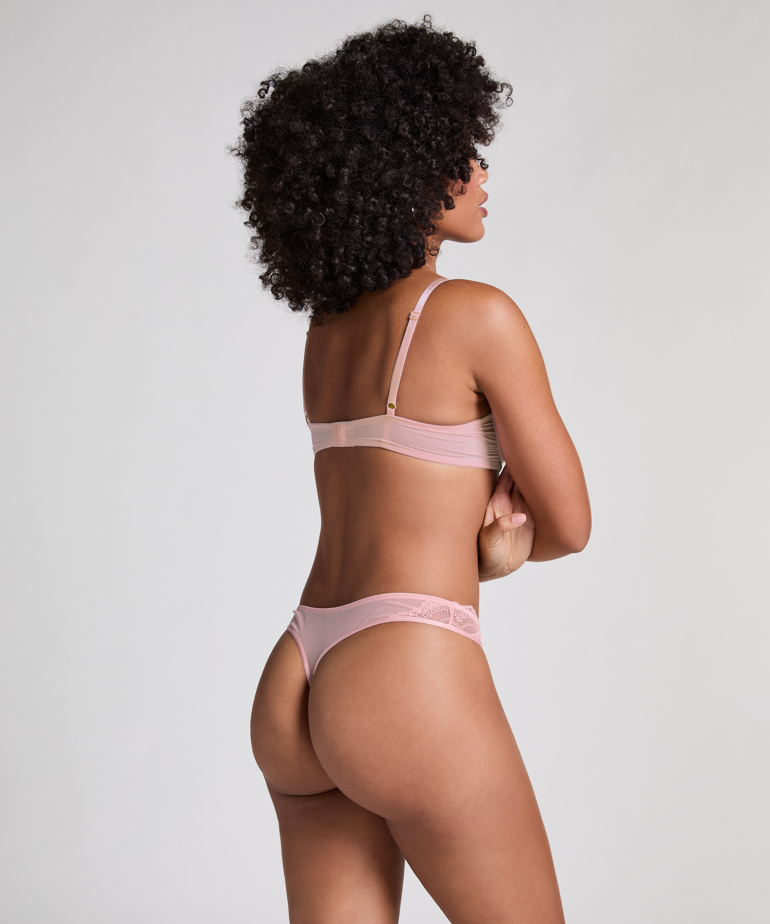 Tanga Briar, Rosa, main