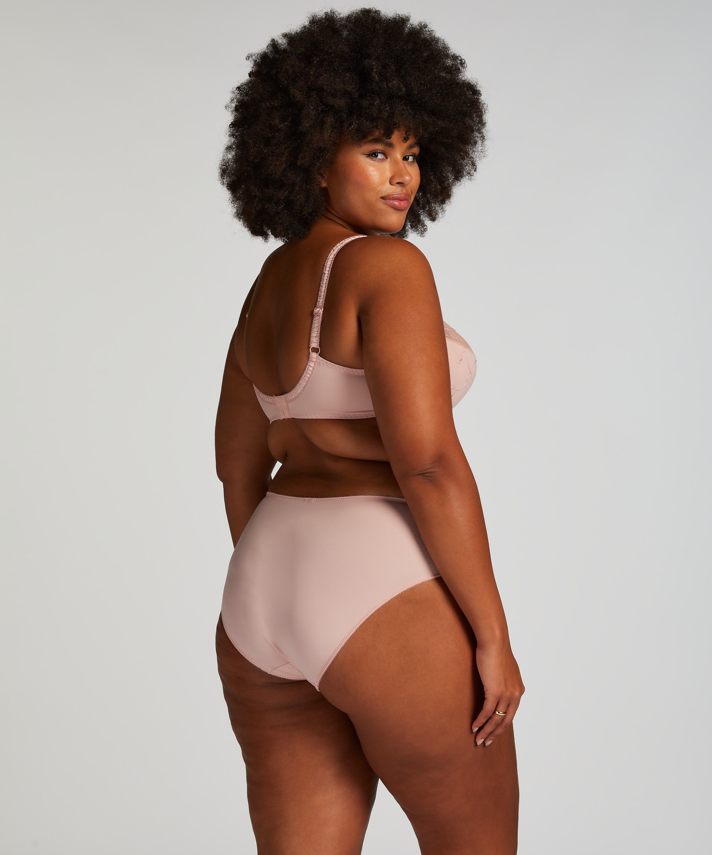 Braguita Diva, Rosa, main