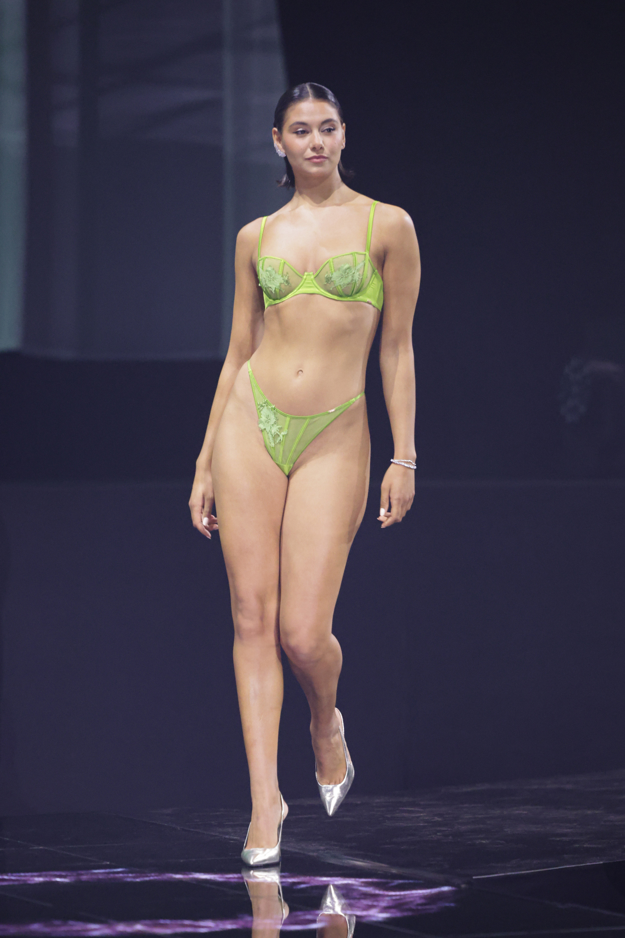 Tanga Ember, Verde, main