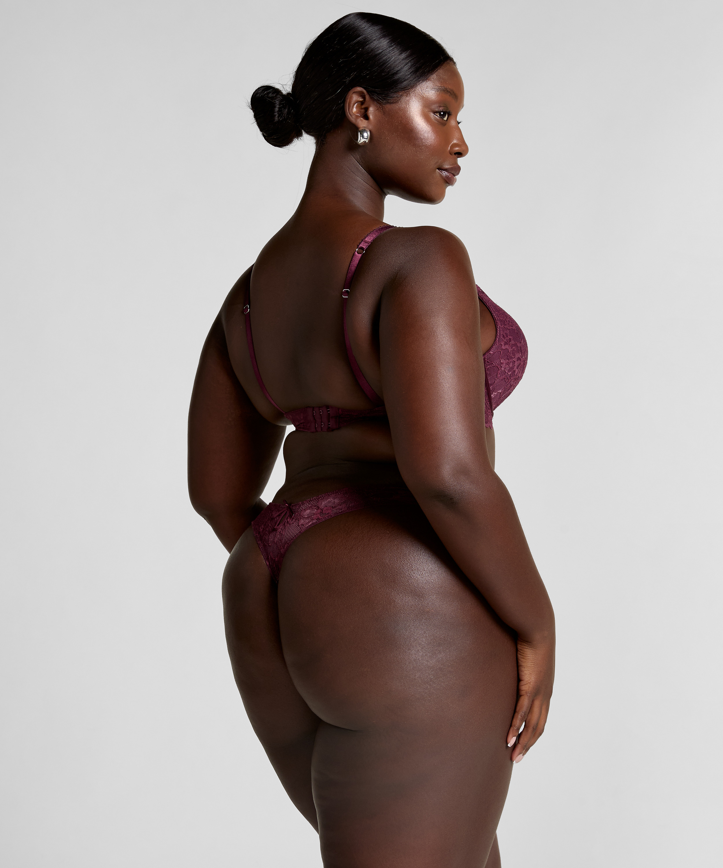 Tanga Isadora, Rojo, main