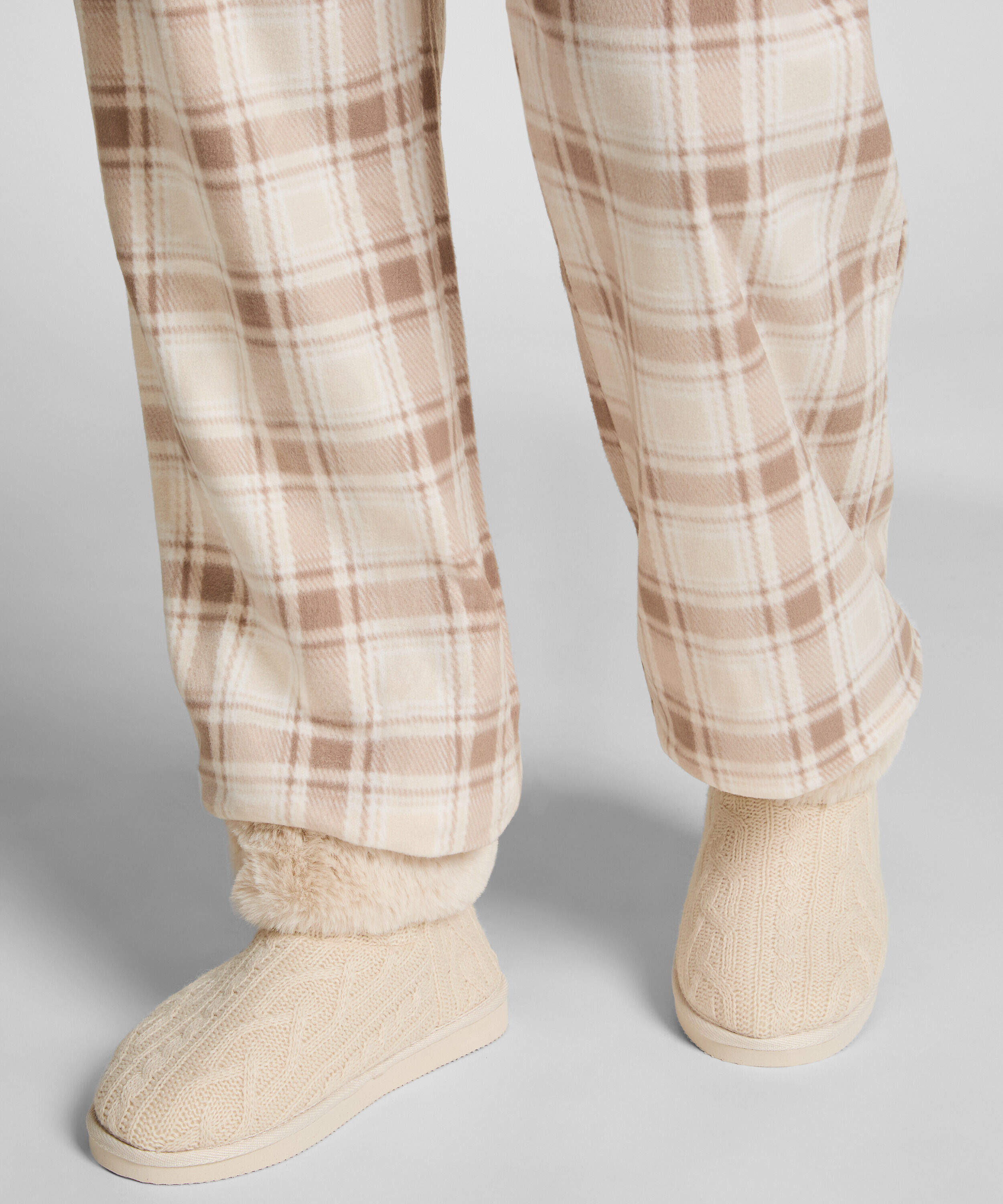 Pantuflas Saar, Blanco