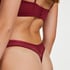 Tanga Chase Rebecca Mir, Rojo