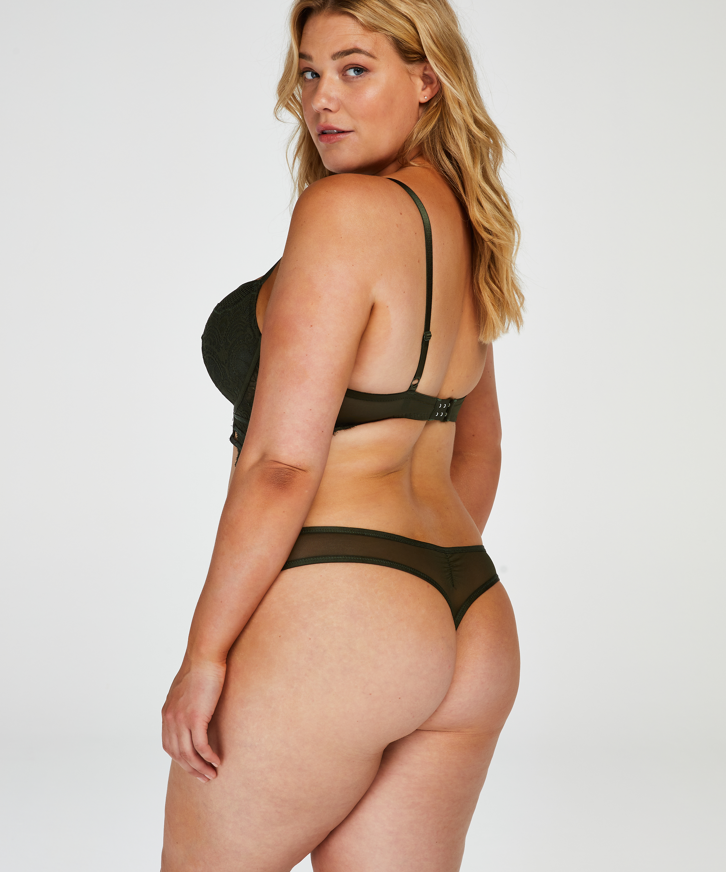 Tanga Yves, Verde, main