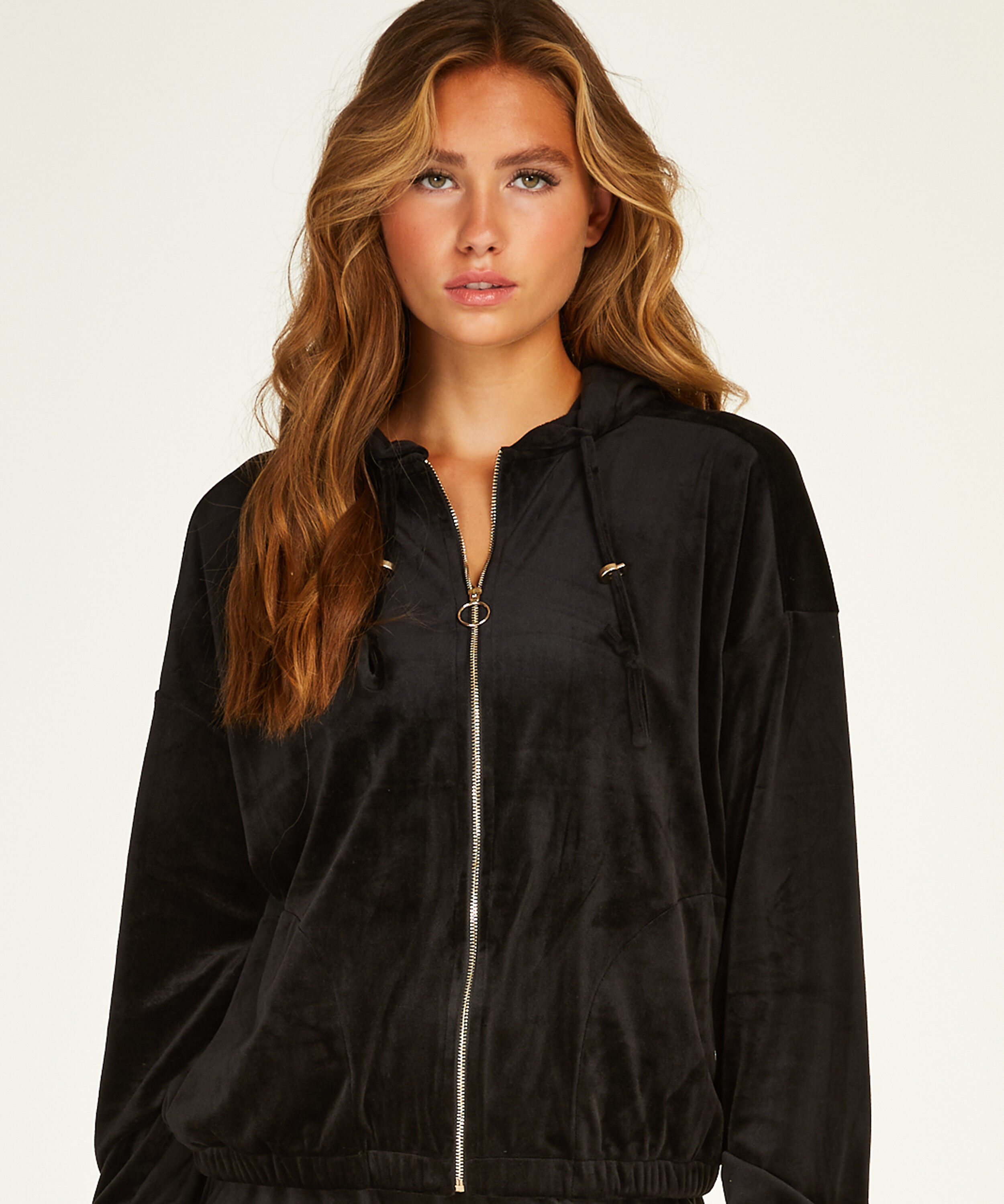 Chaqueta con capucha de terciopelo, Negro