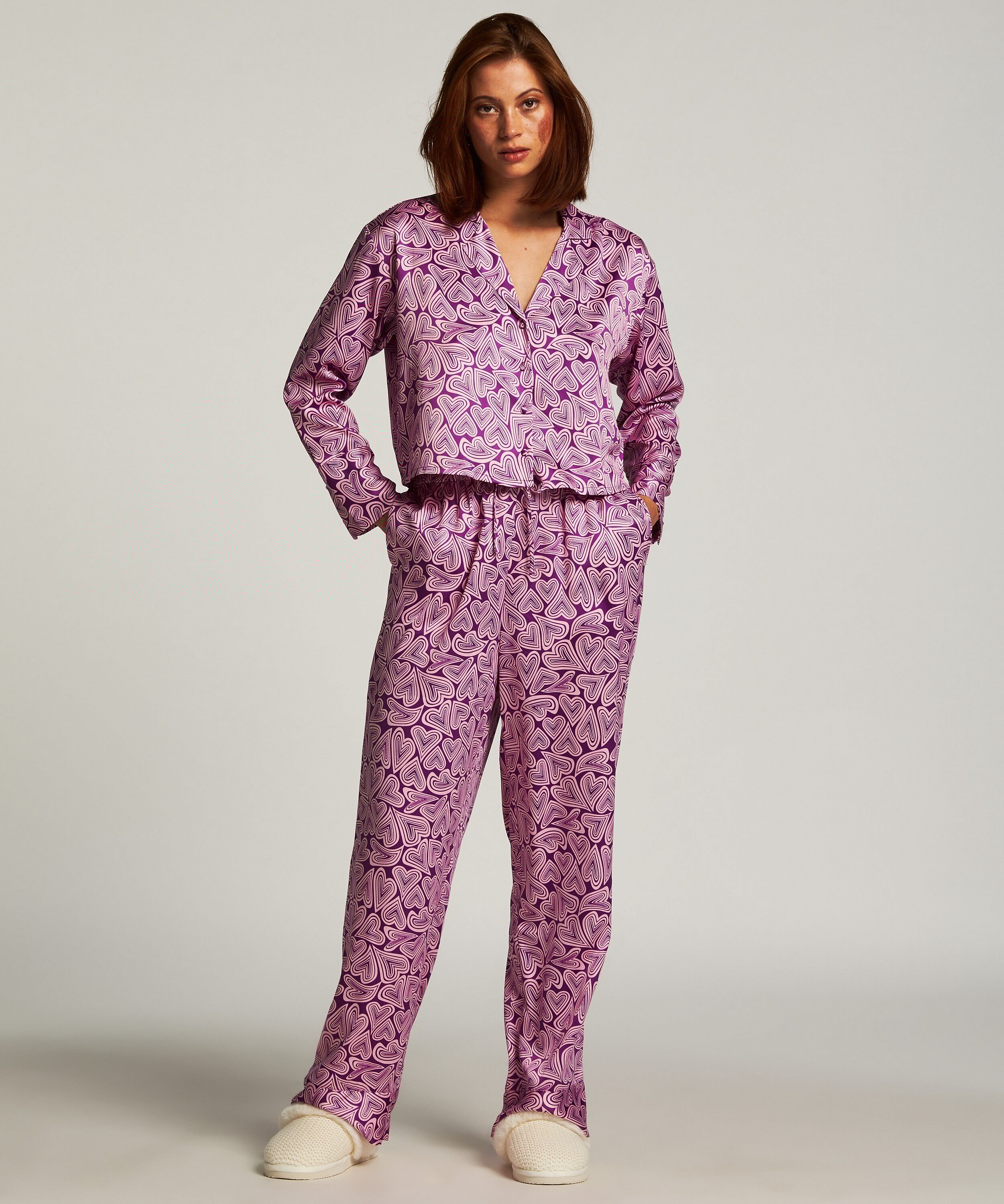 Pantalón de satén, Morado