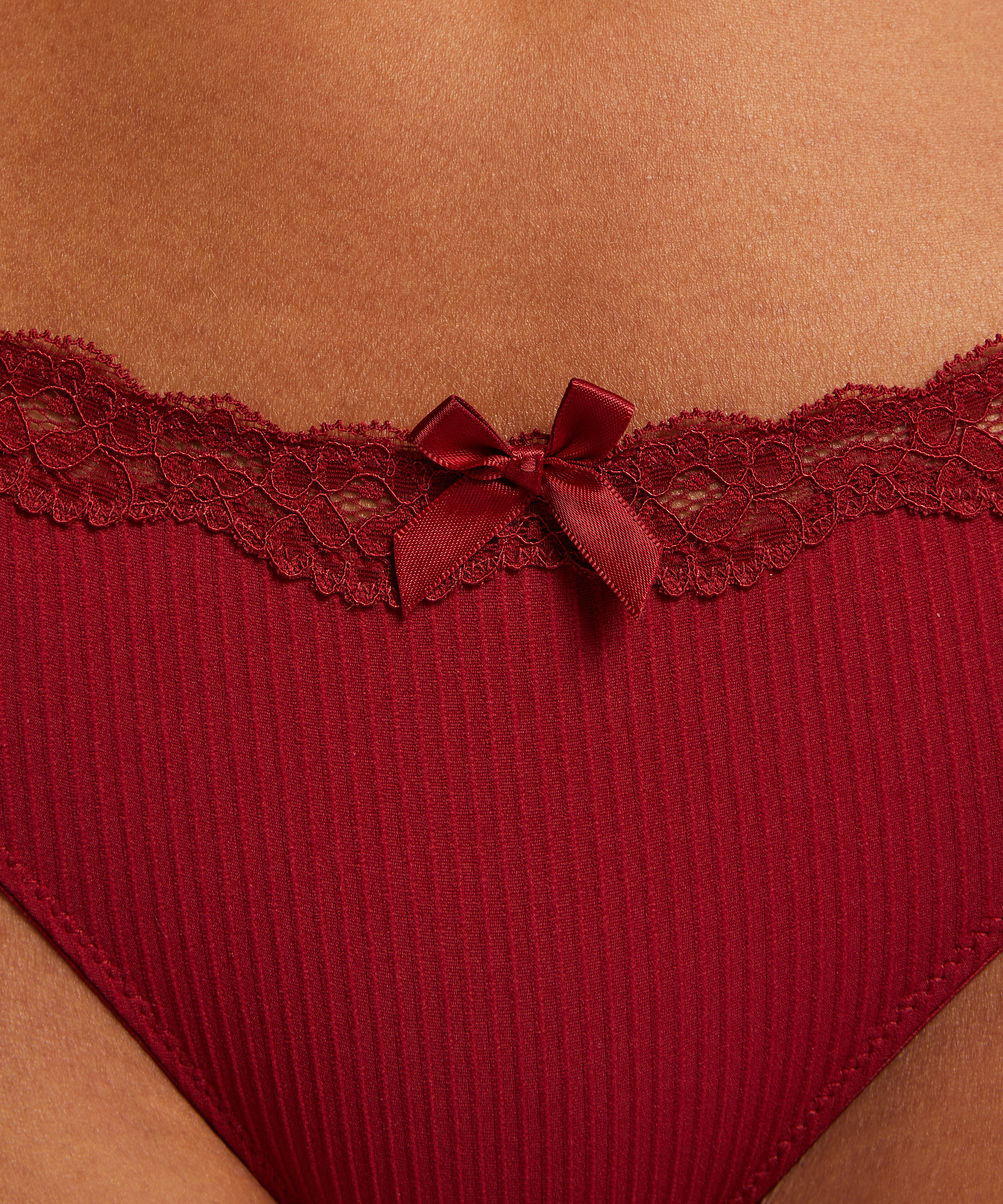 Tanga Lola, Rojo, main