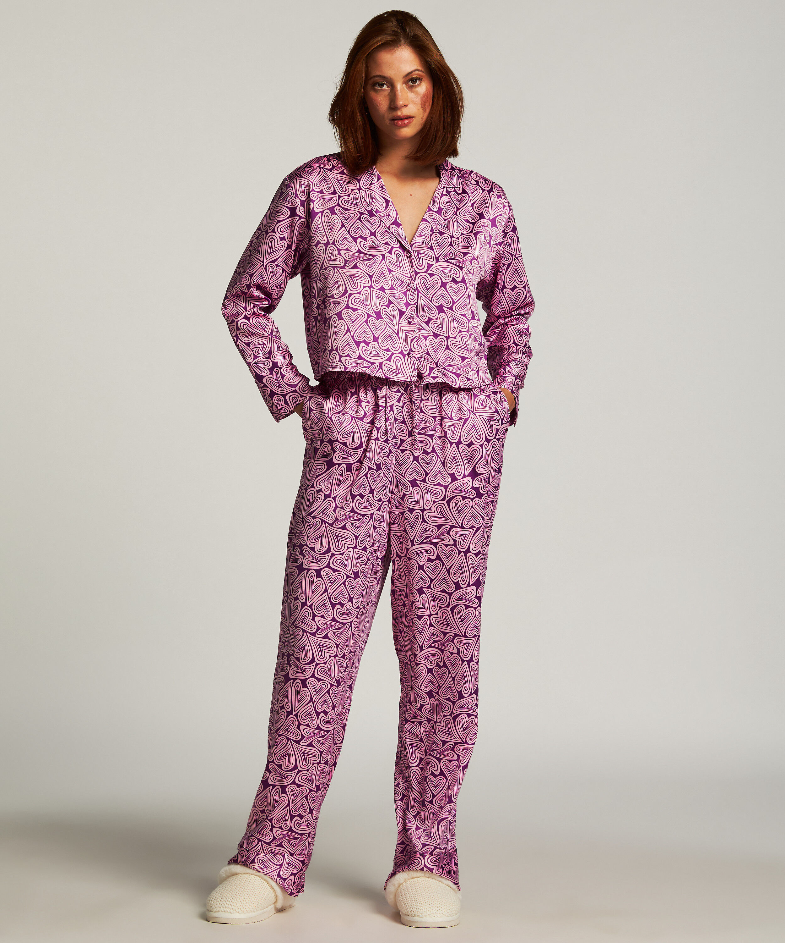 Pantalón de satén, Morado