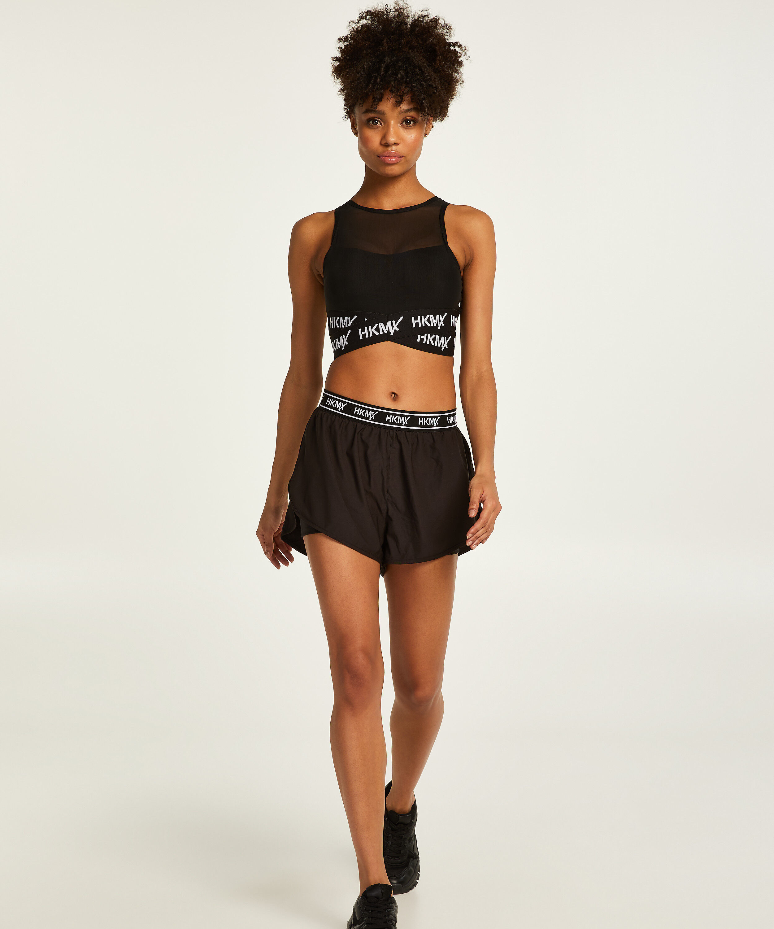 Pantal&oacute;n deportivo corto HKMX, Negro