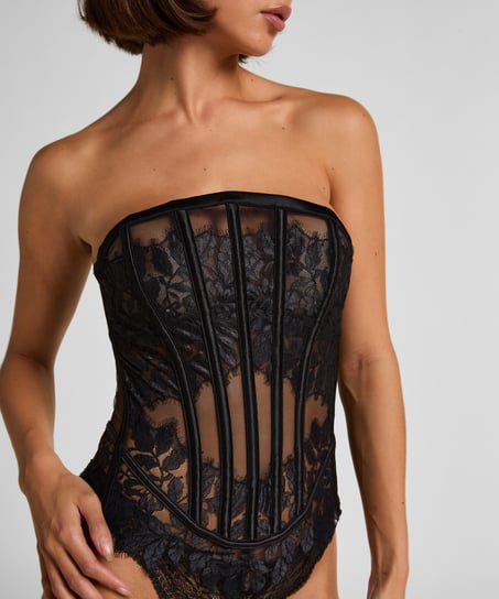 Cors&eacute; Chalice, Negro