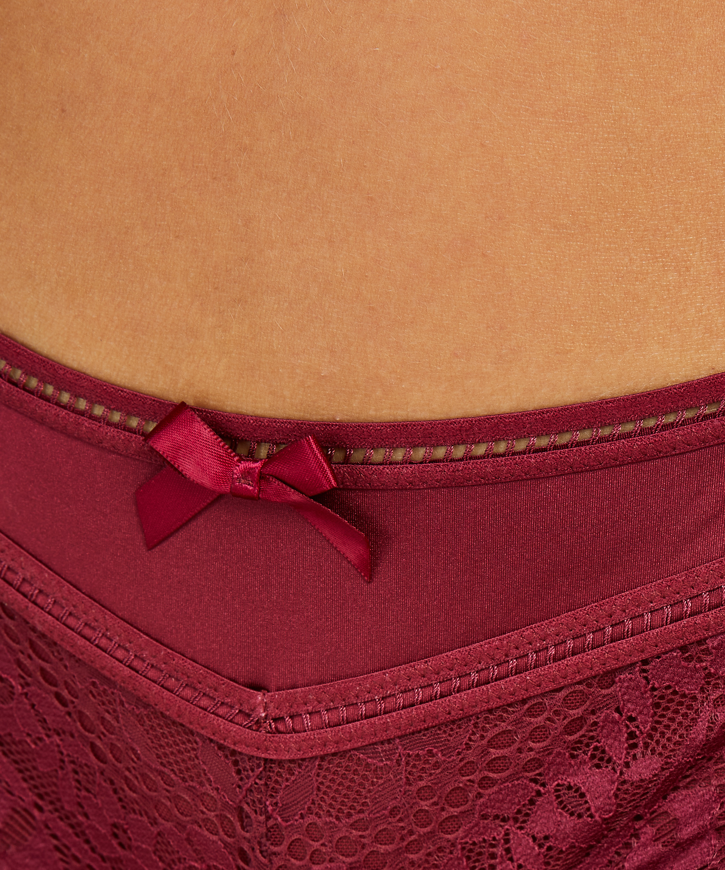 Brasile&ntilde;a Elise, Rojo, main