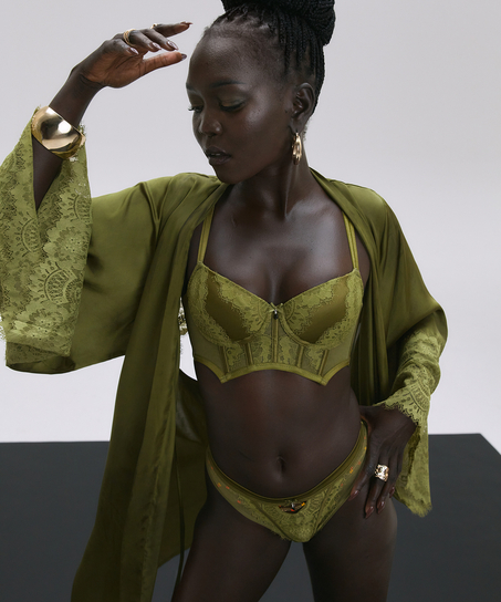 Brasile&ntilde;a Amelie, Verde