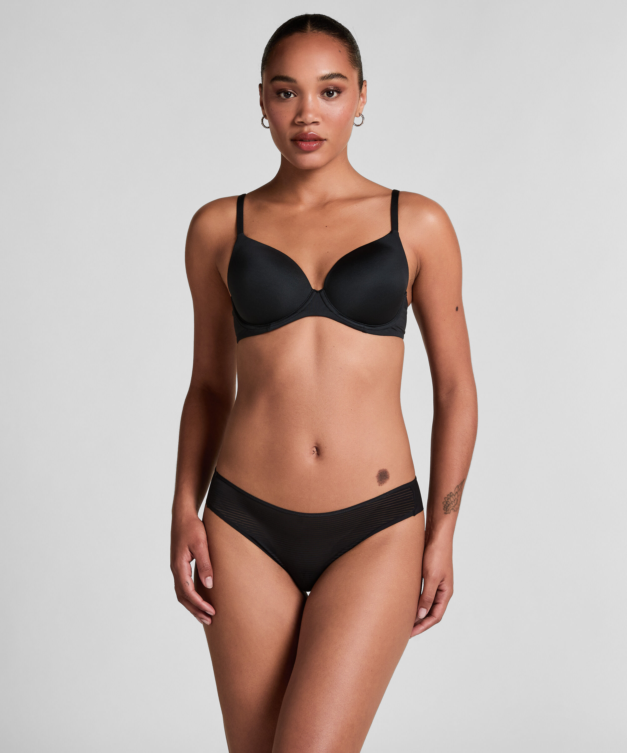 Brasileña Invisible Stripe mesh, Negro