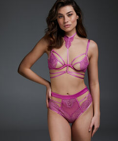 Brasile&ntilde;a con entrepierna abierta Chasity, Rosa