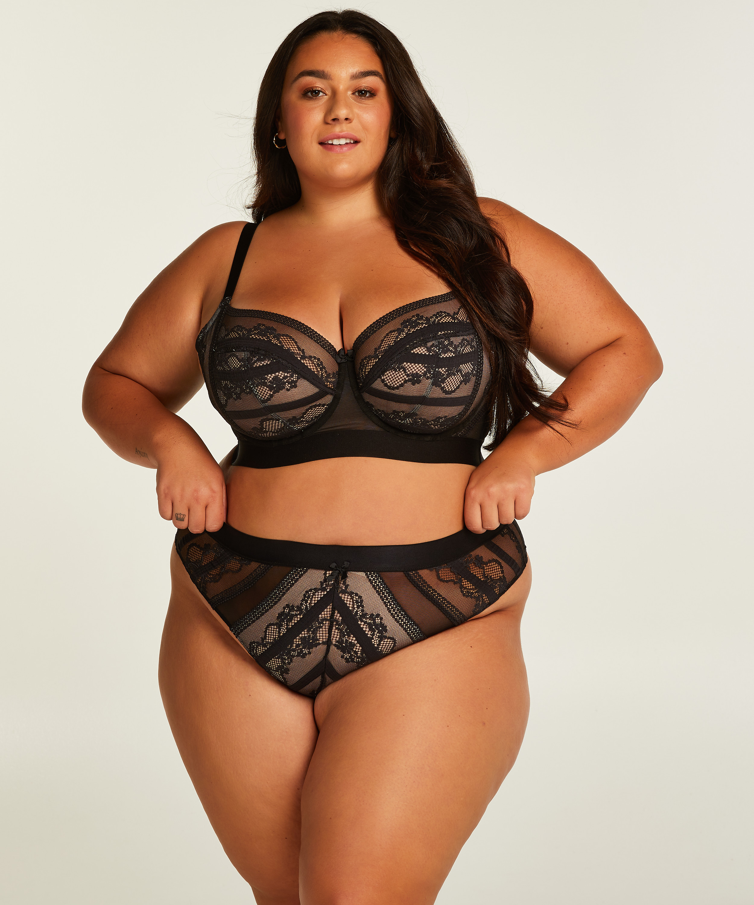 Tanga Cleo, Negro, main