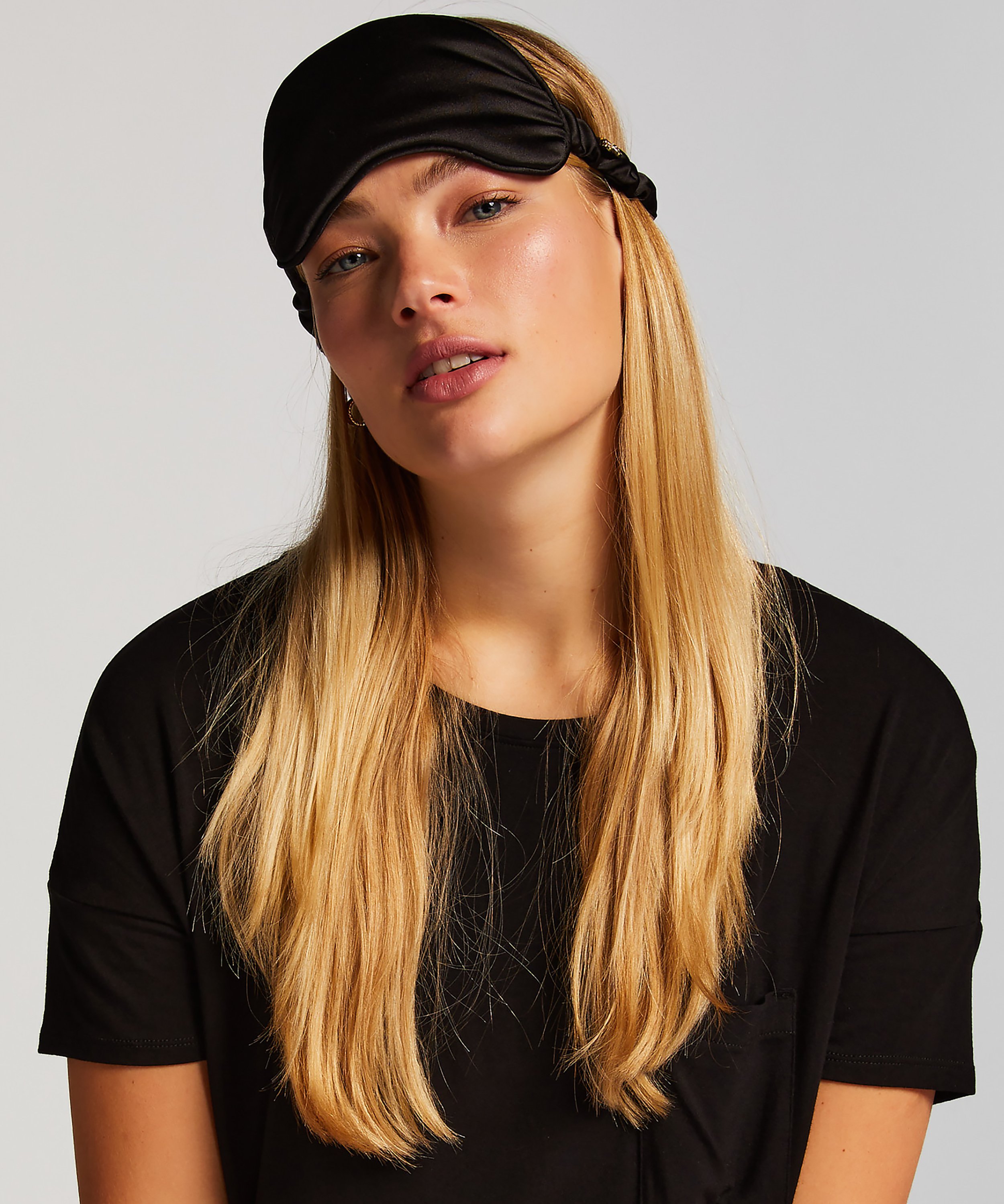 Antifaz, Negro, main