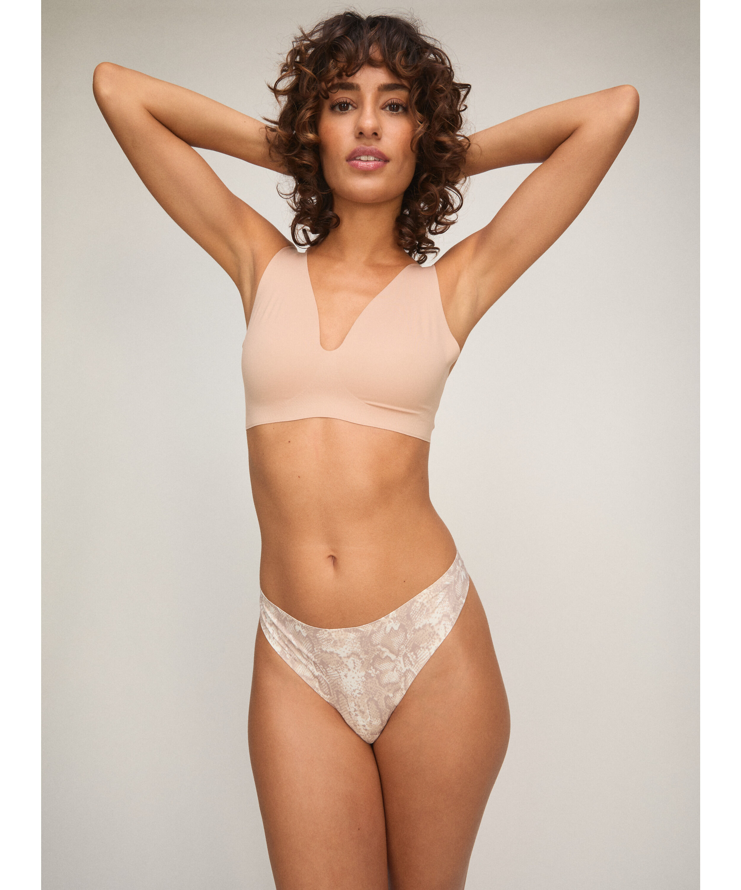 Tanga invisible básico, Beige