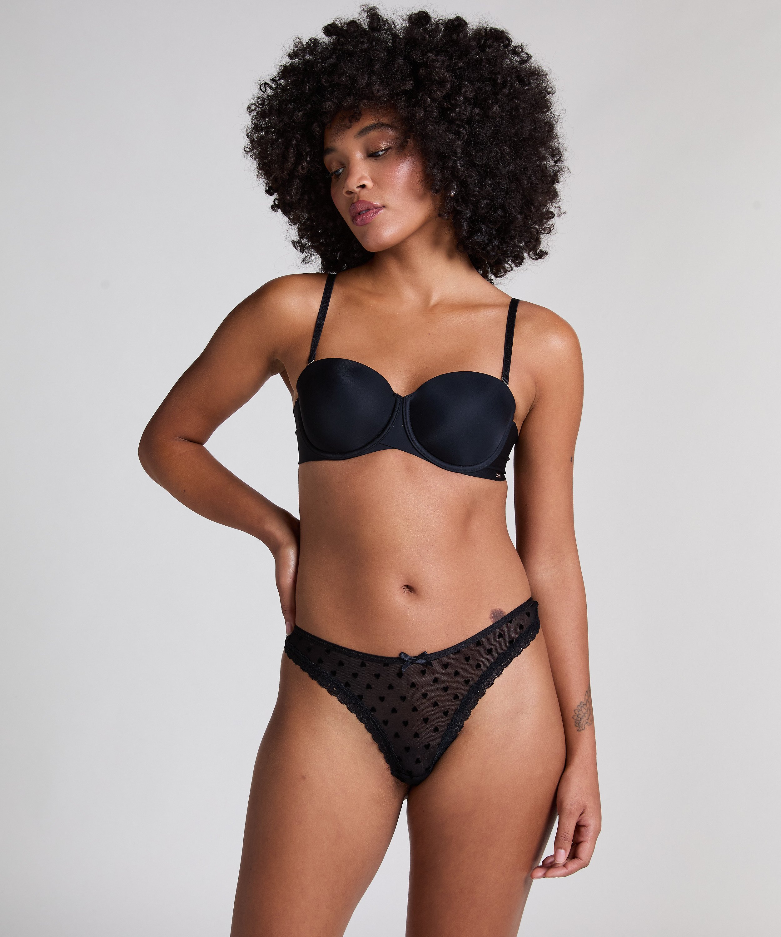 Tanga Phoebe, Negro, main