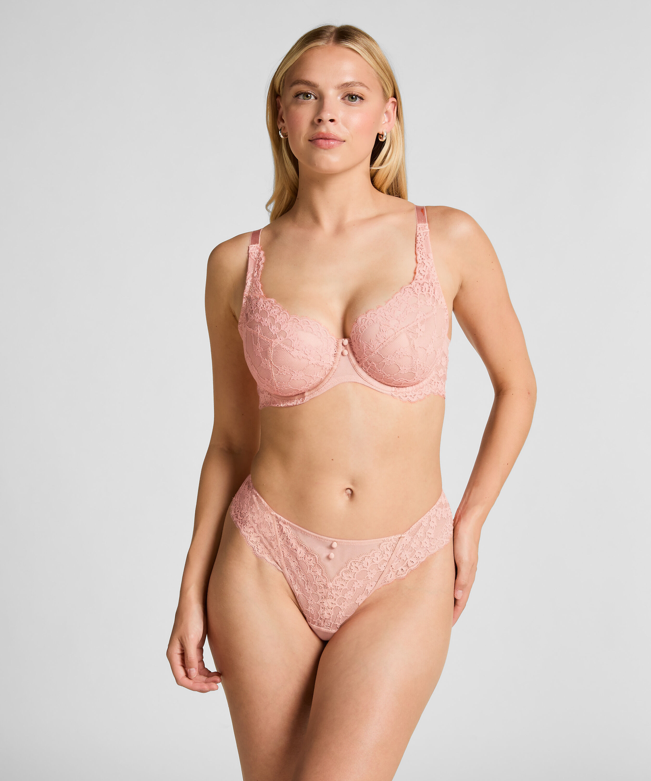 Tanga Daisy, Rosa