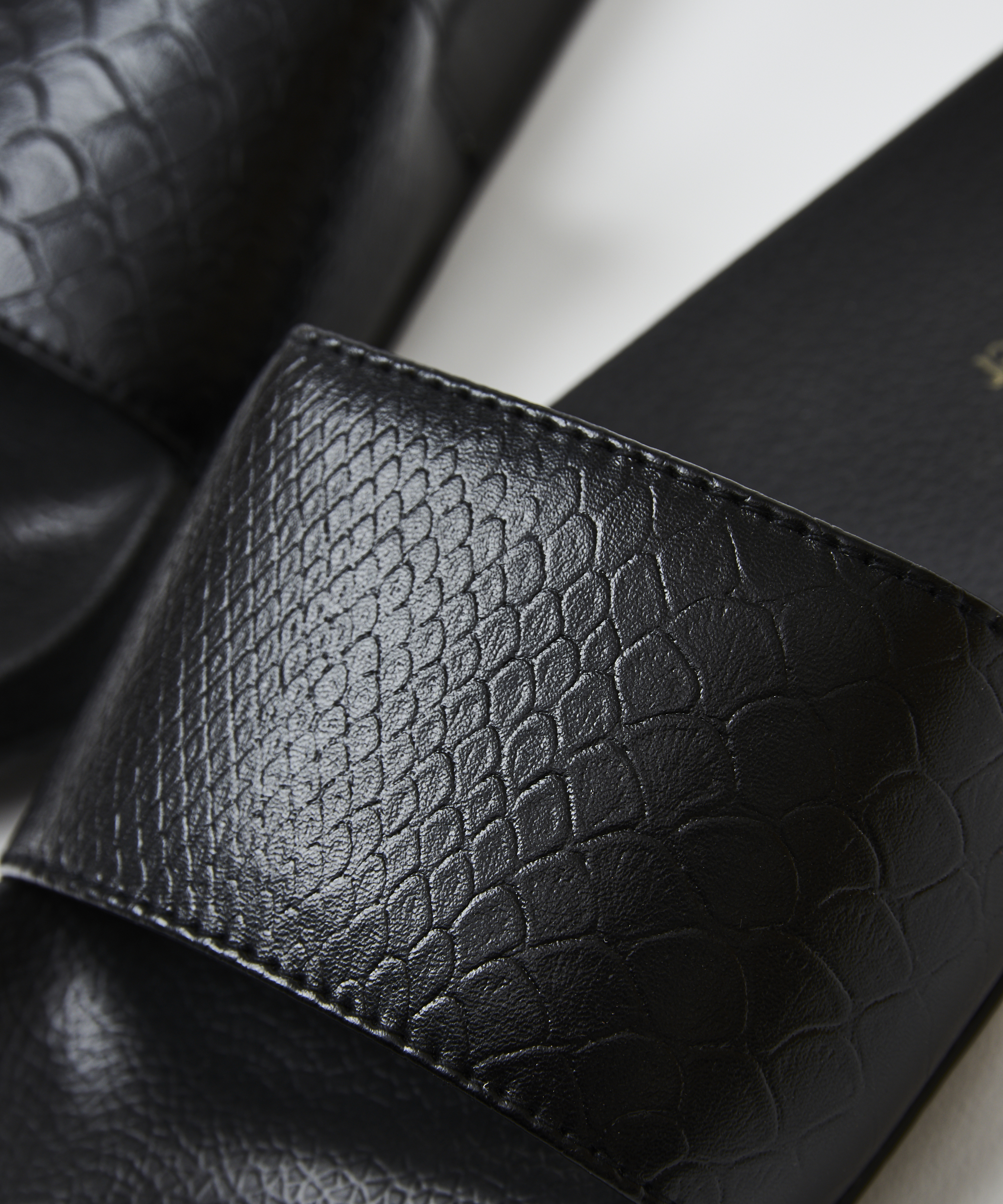 Zapatillas con estampado de serpiente, Negro, main