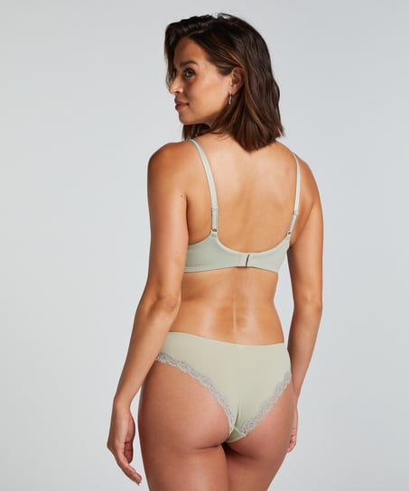 Brasile&ntilde;a Lola, Verde