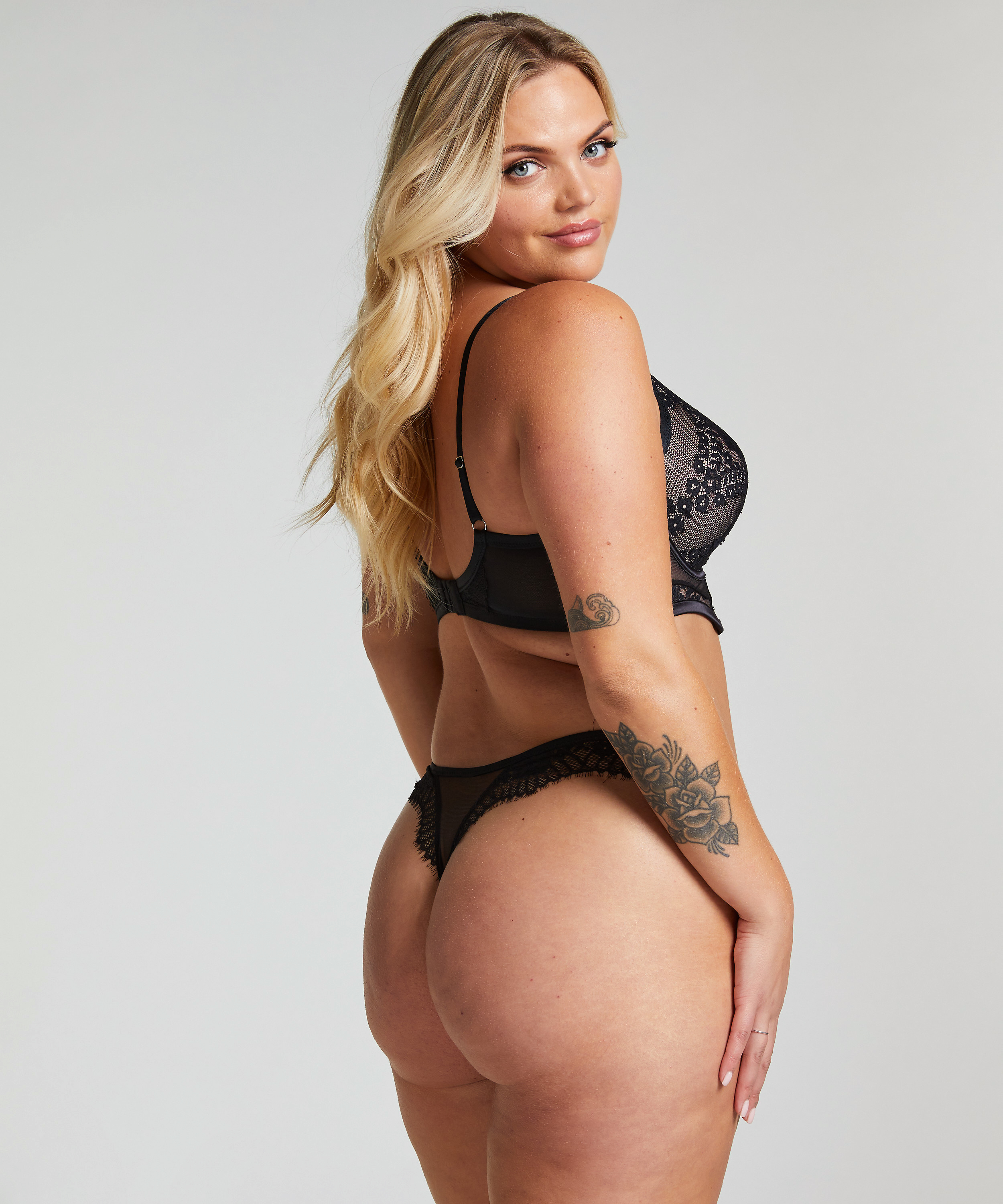 Tanga Daphne, Negro, main