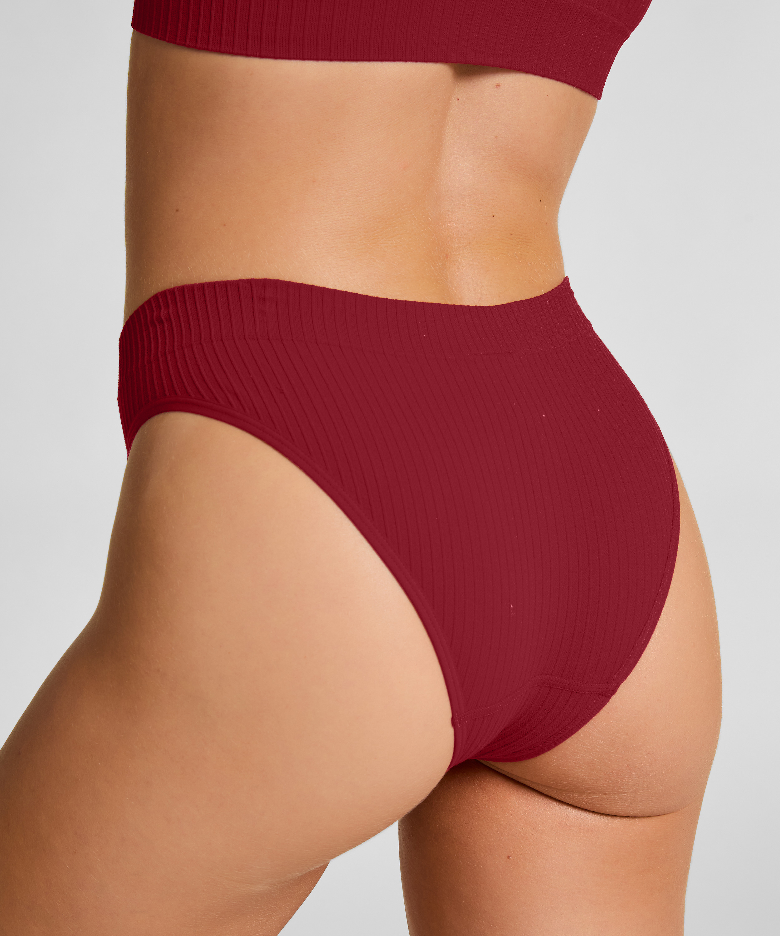 Brasile&ntilde;a Dianne, Rojo, main