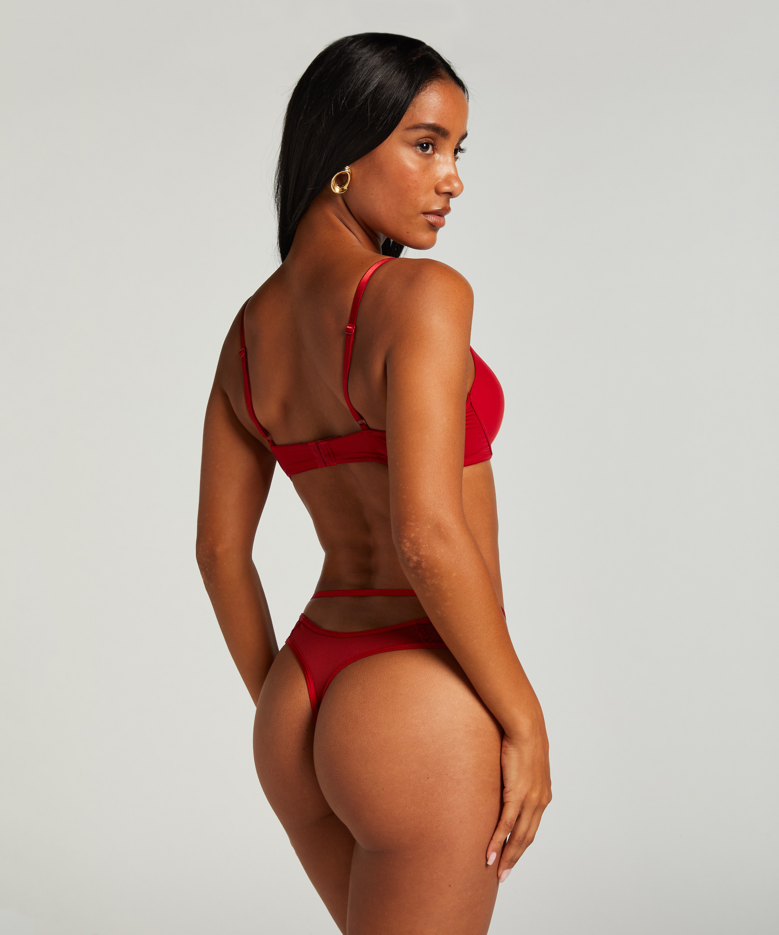 Tanga Wera, Rojo, main