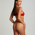 Tanga Isabelle, Rojo