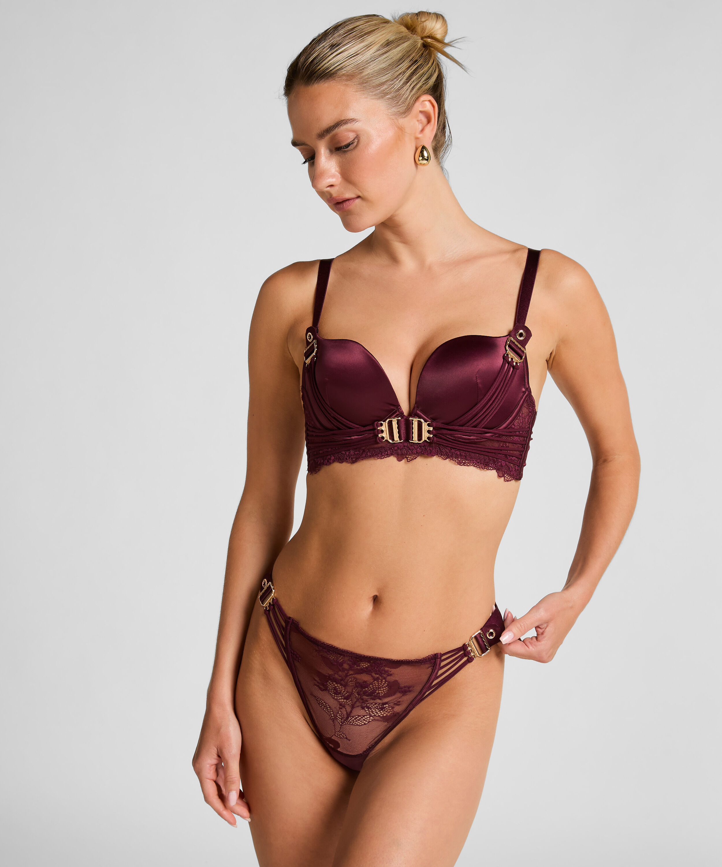 Tanga Avela, Rojo