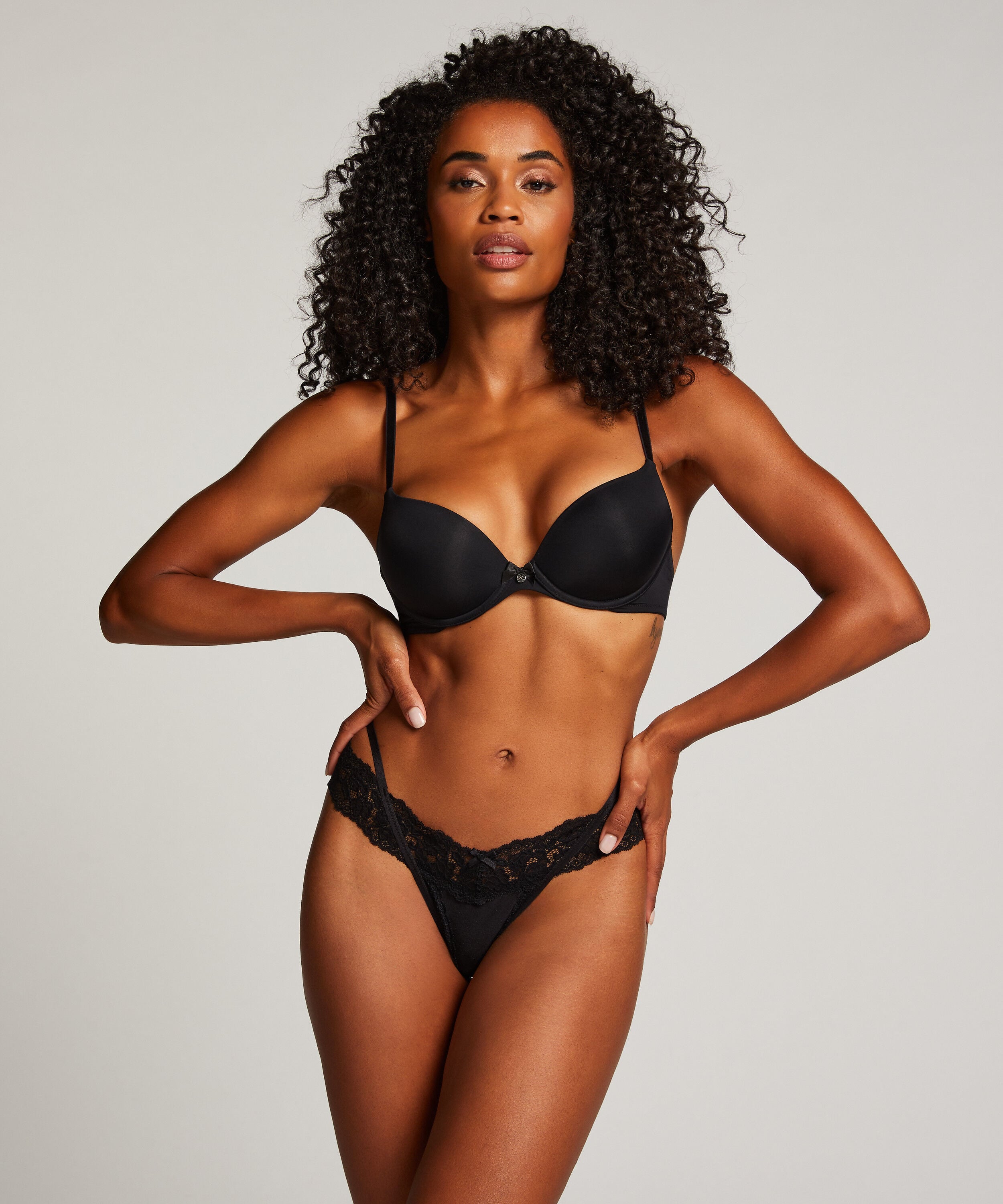 Tanga Elliena, Negro