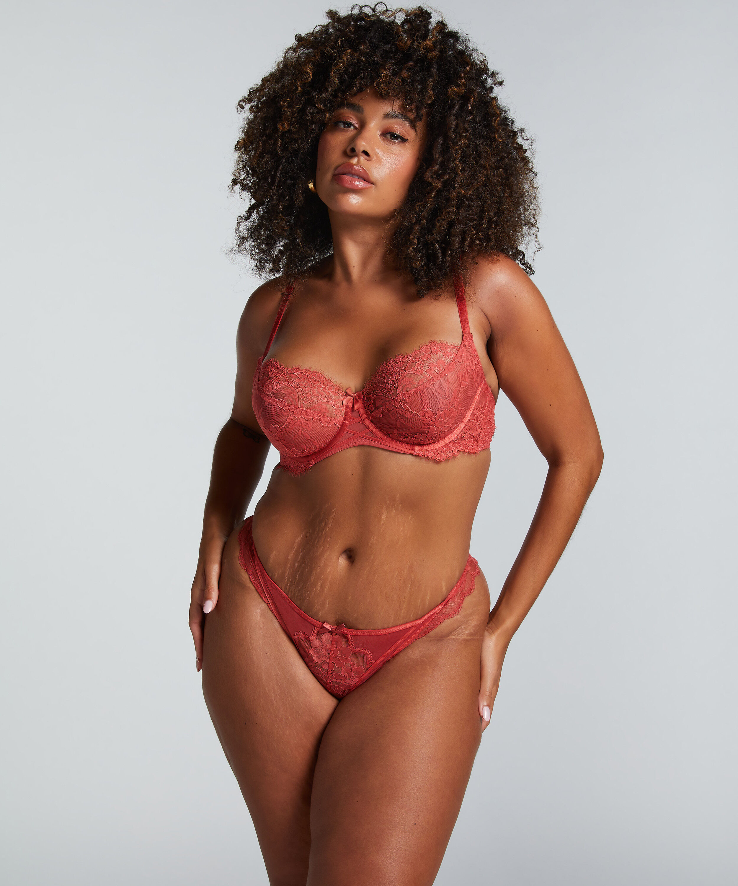 Brasileña Lorna, Rojo