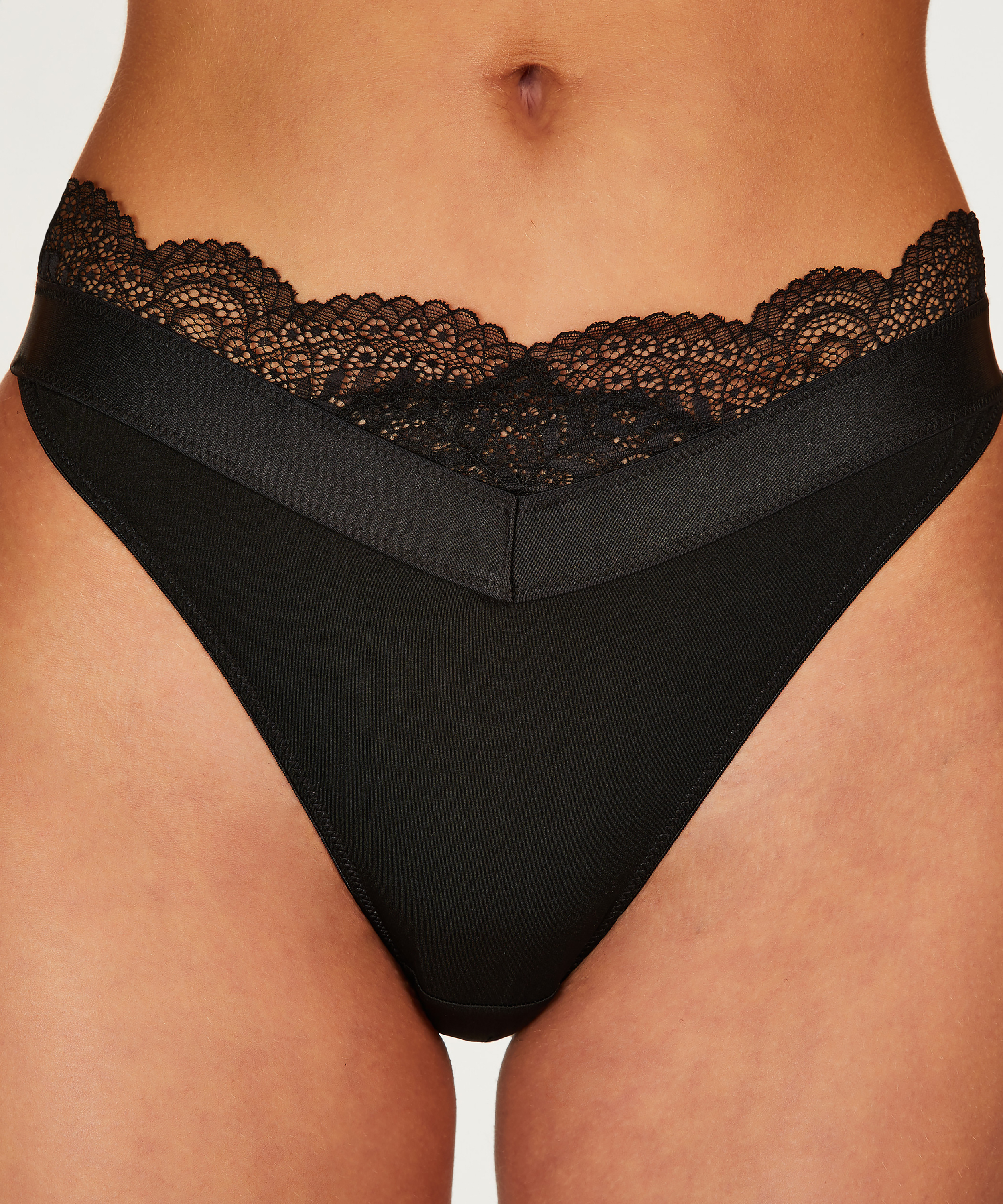 Tanga Cheyenna, Negro, main