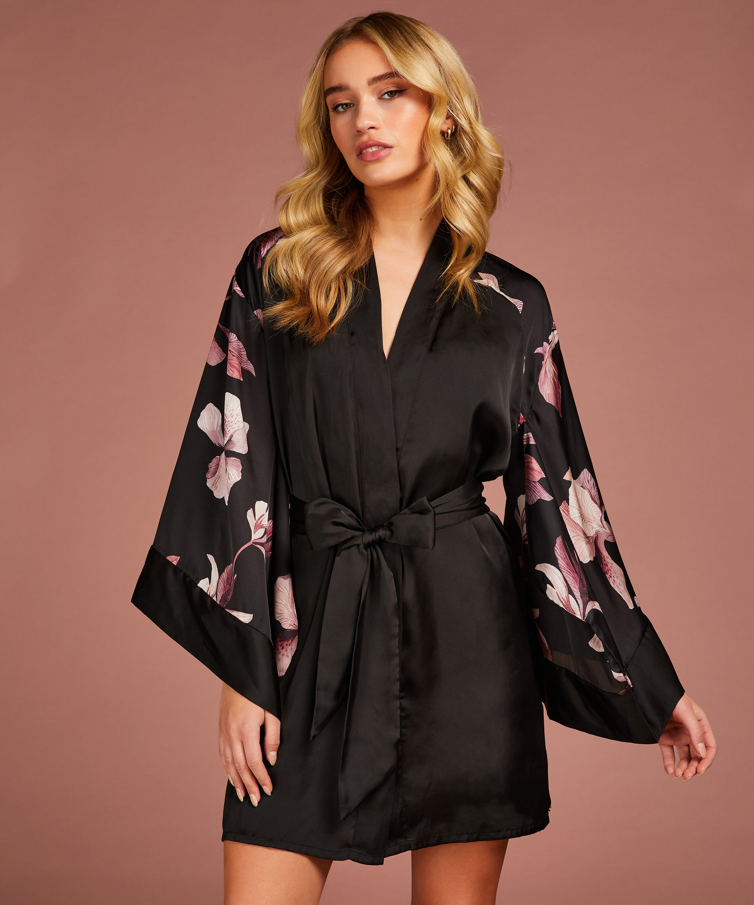 Kimono Orqu&iacute;dea, Negro