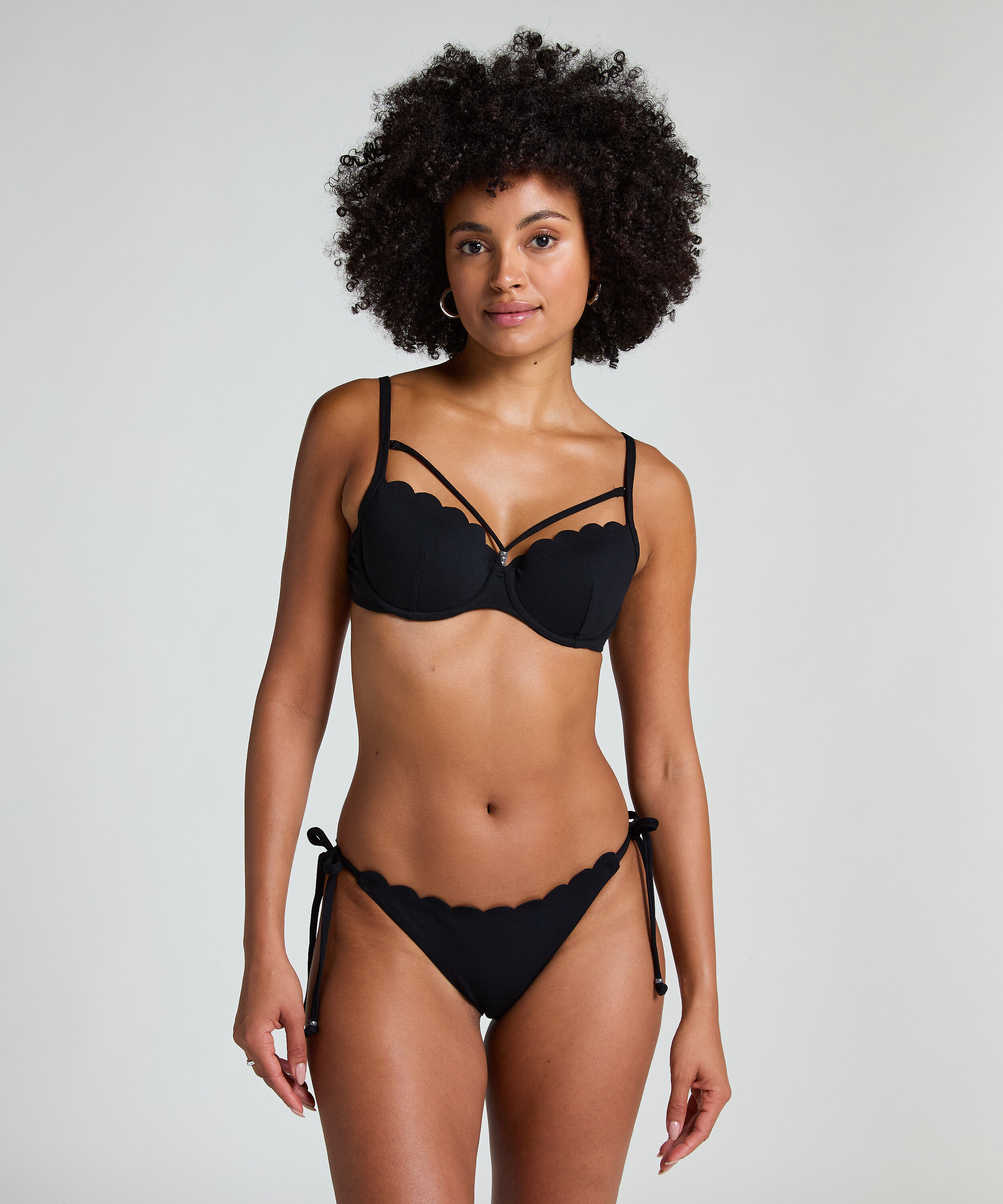 Braguita de bikini Scallop, Negro Braguita de bikini Scallop, Negro