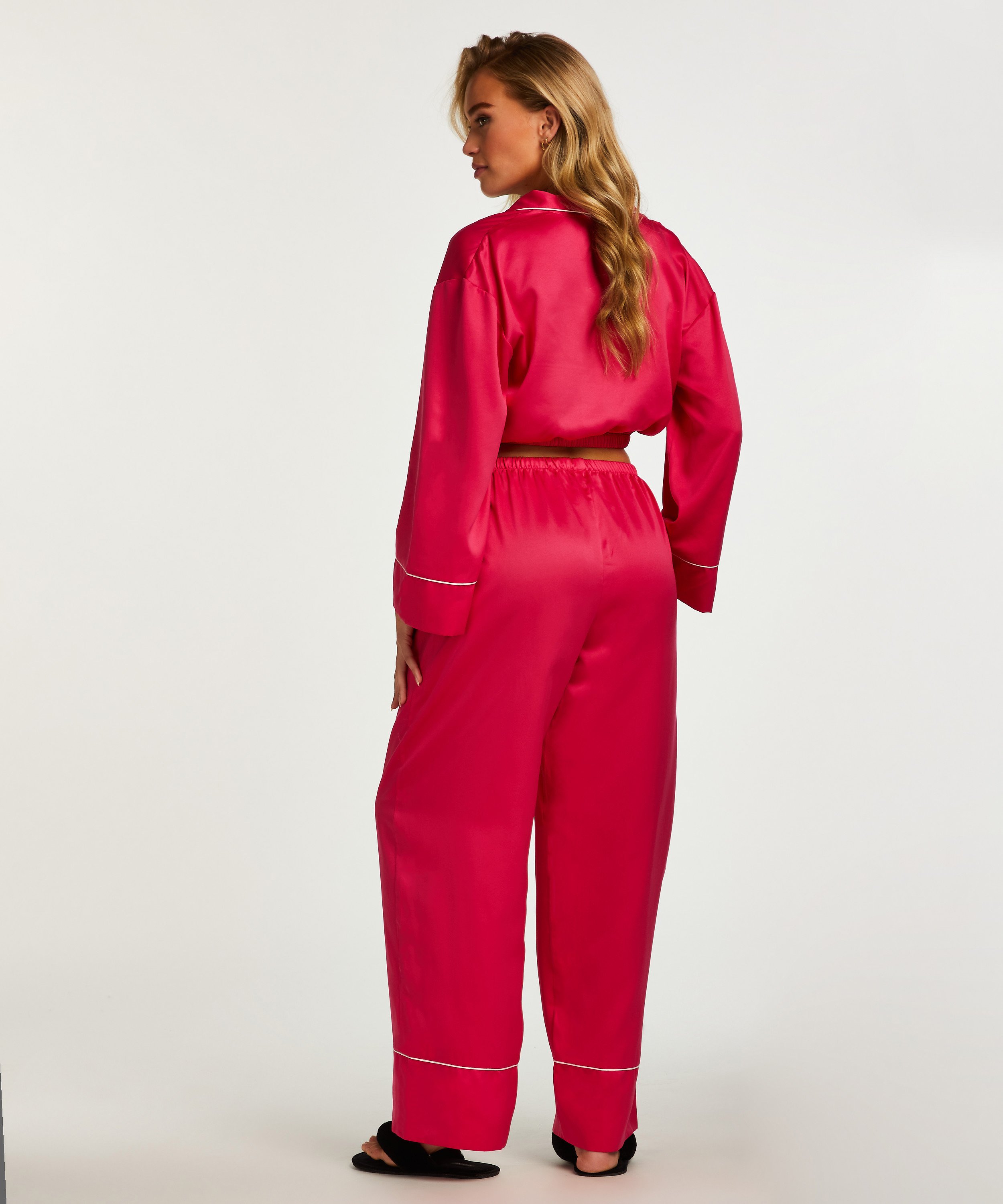 Palazzo Satin, Rosa, main