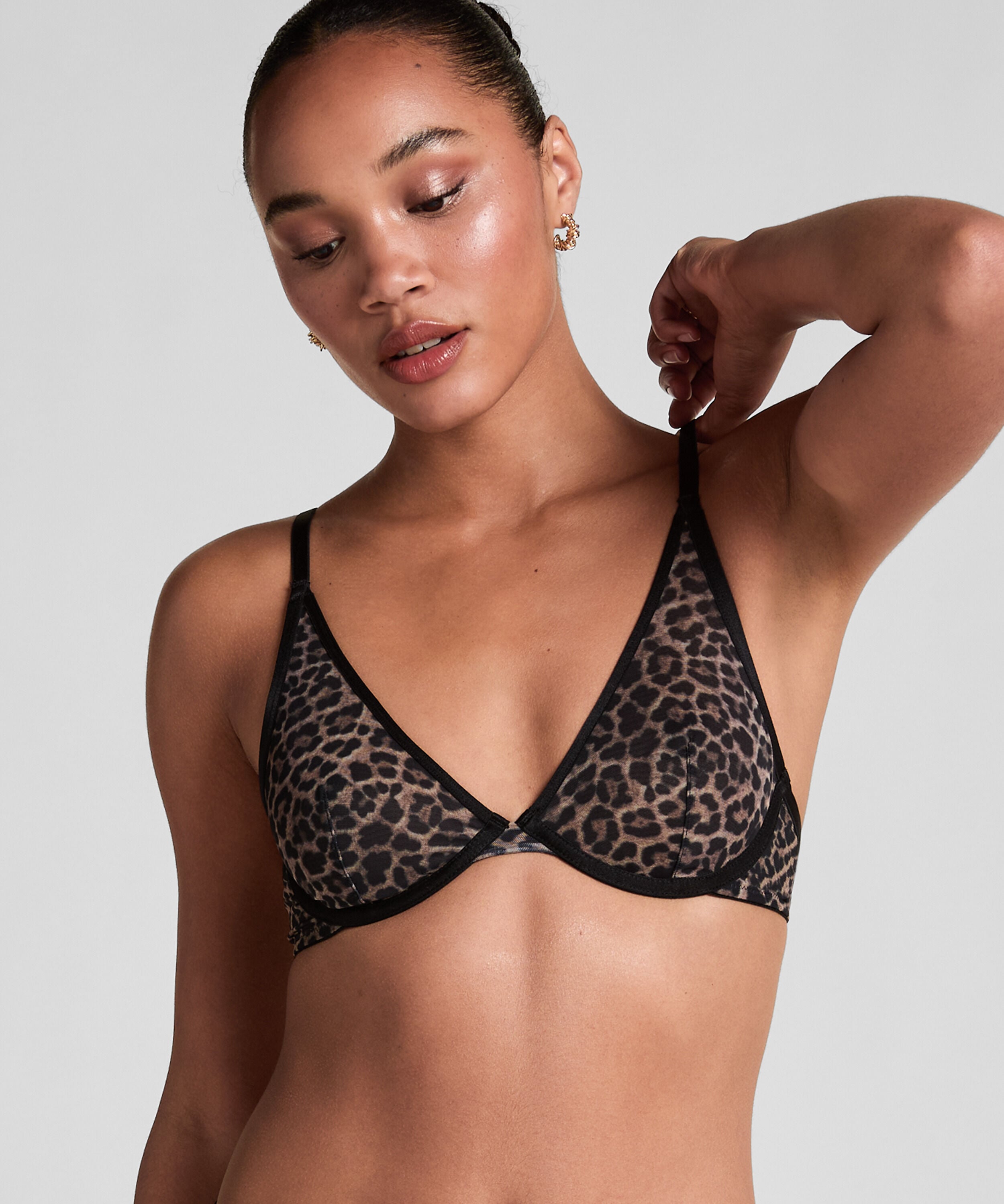 Sujetador con aros no preformado Tara de leopardo, Negro