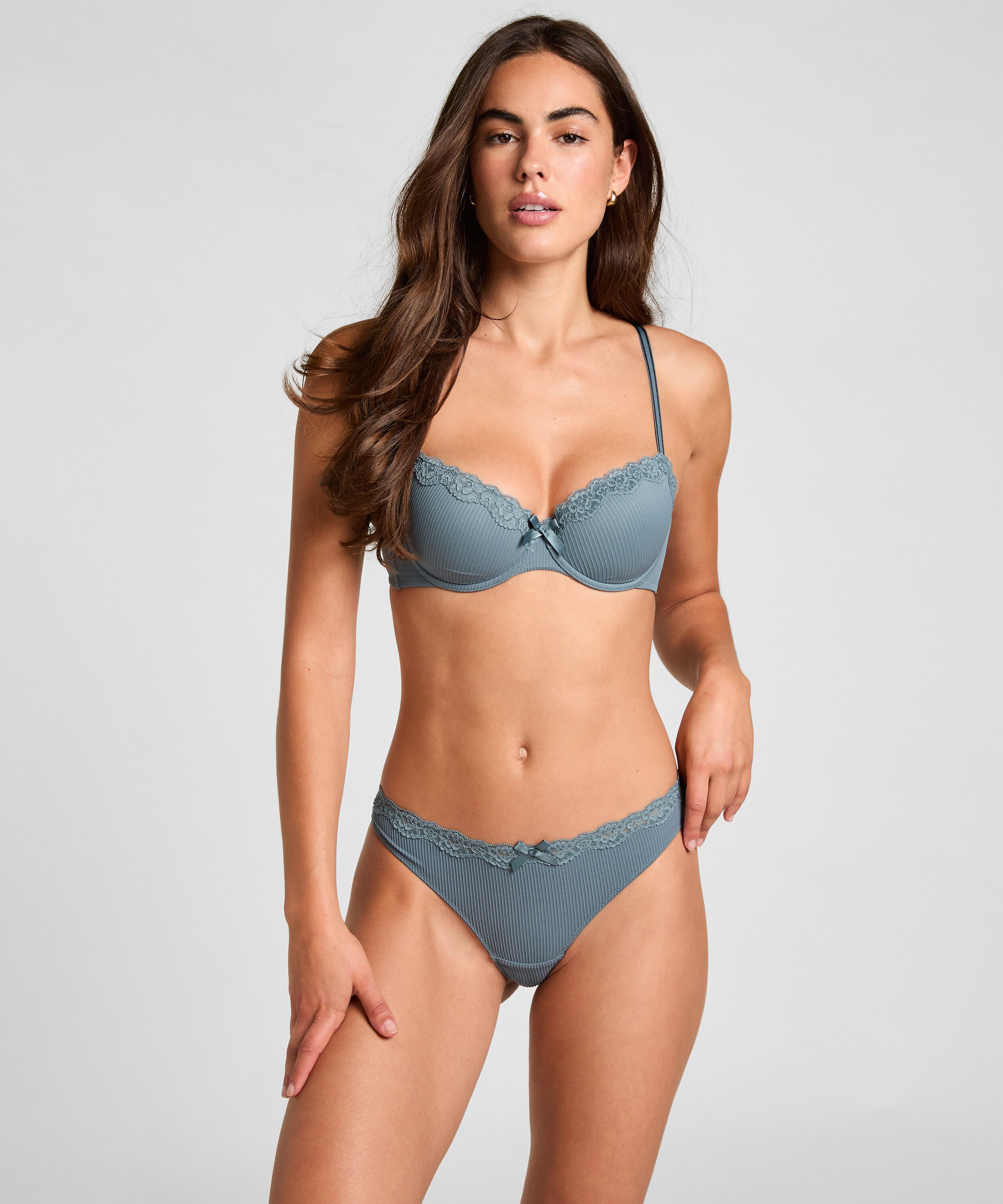 Tanga Lola, Azul