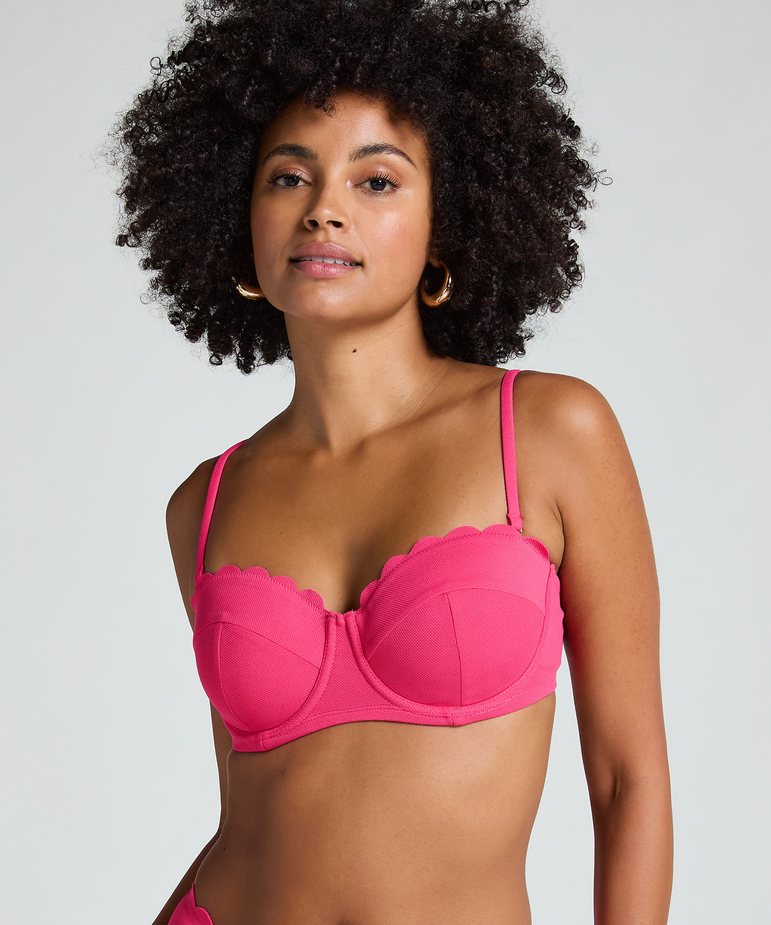Top de bikini con aros, sin tiras y acolchado Scallop Copa E +, Rosa