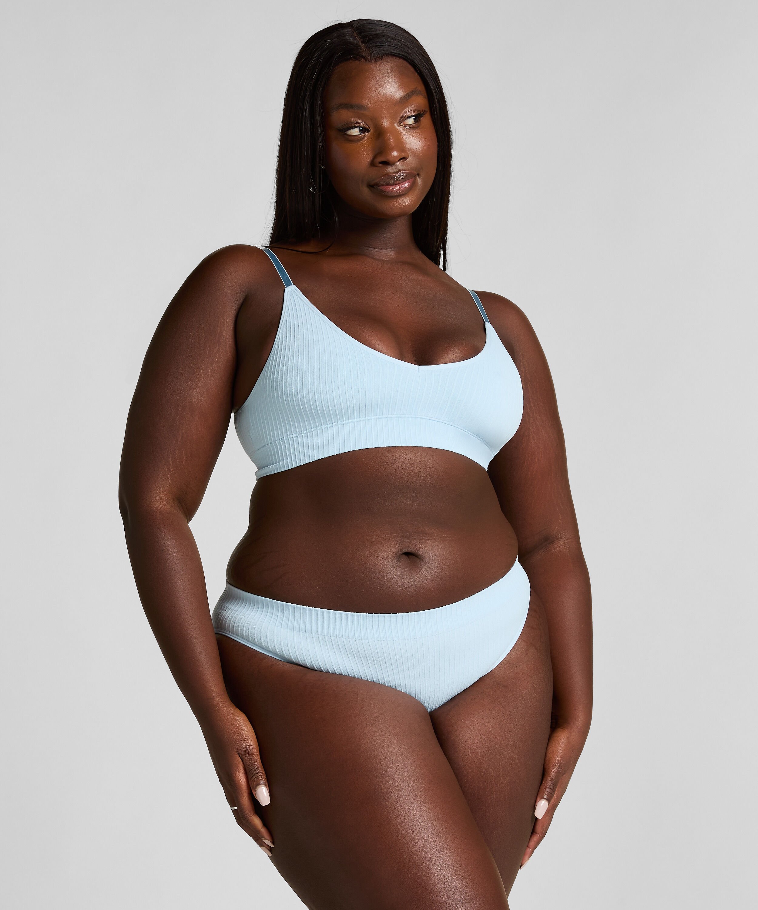 Brasile&ntilde;a Dianne, Azul