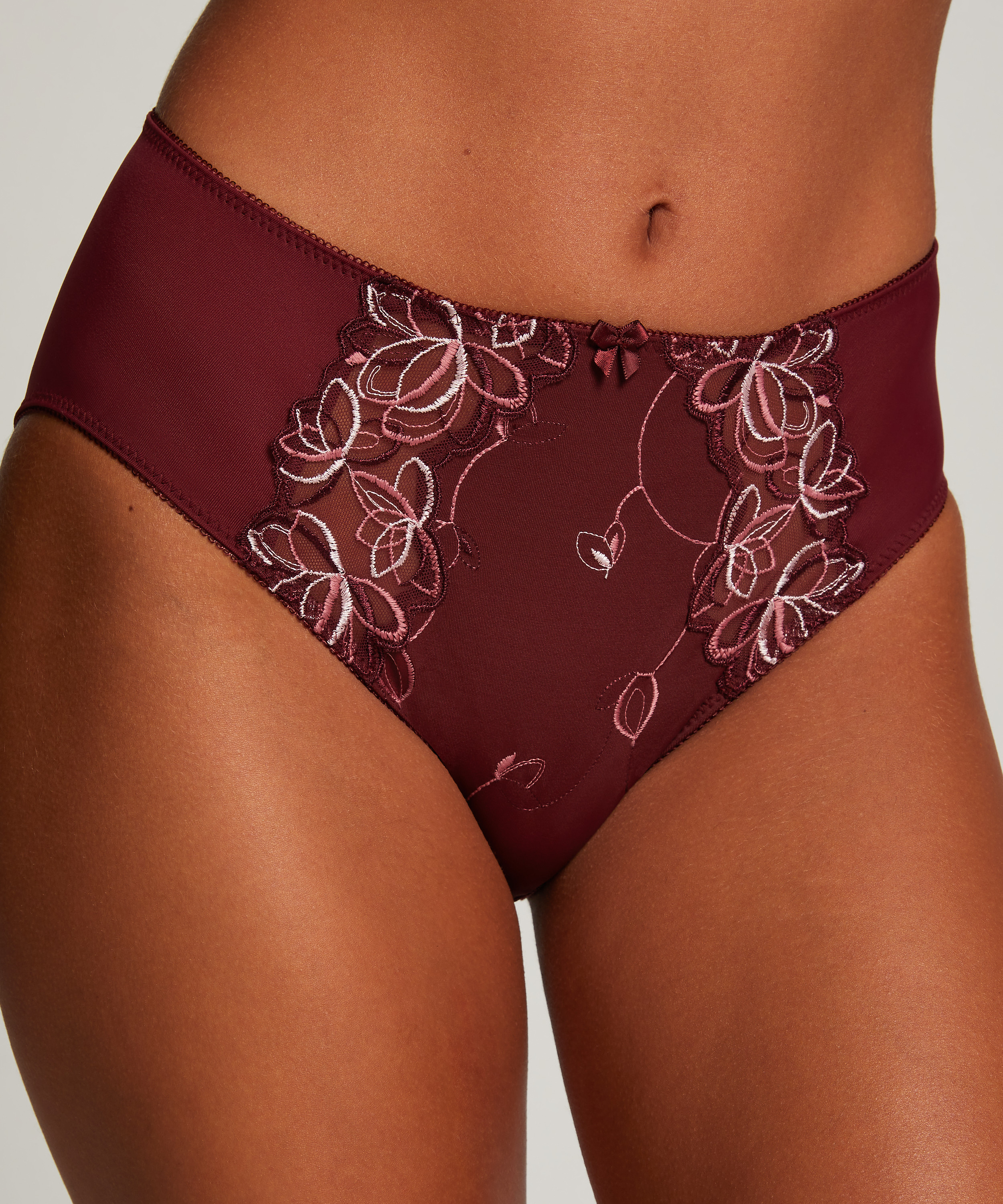 Braguita Diva, Rojo, main