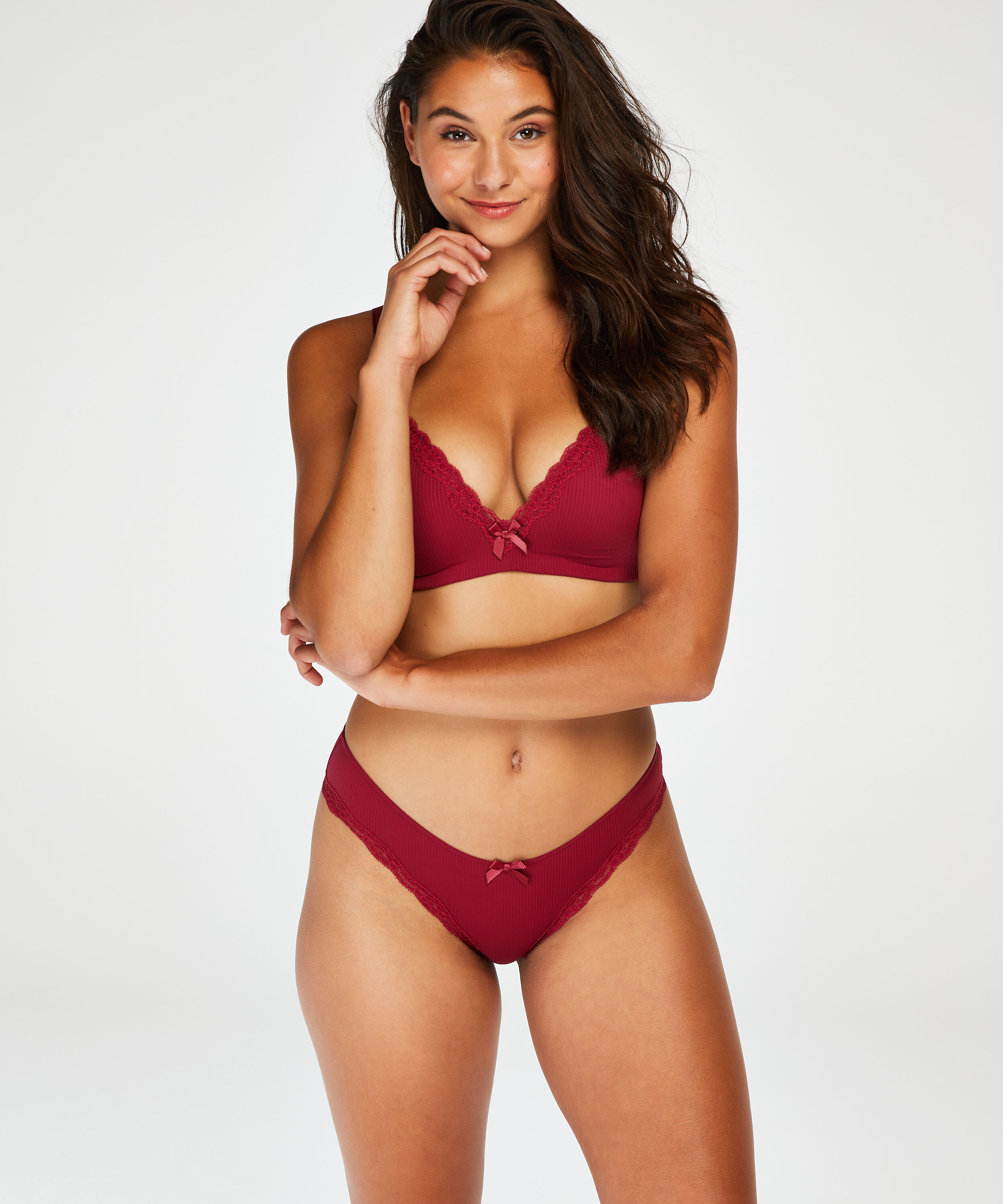 Brasile&ntilde;a Lola, Rojo