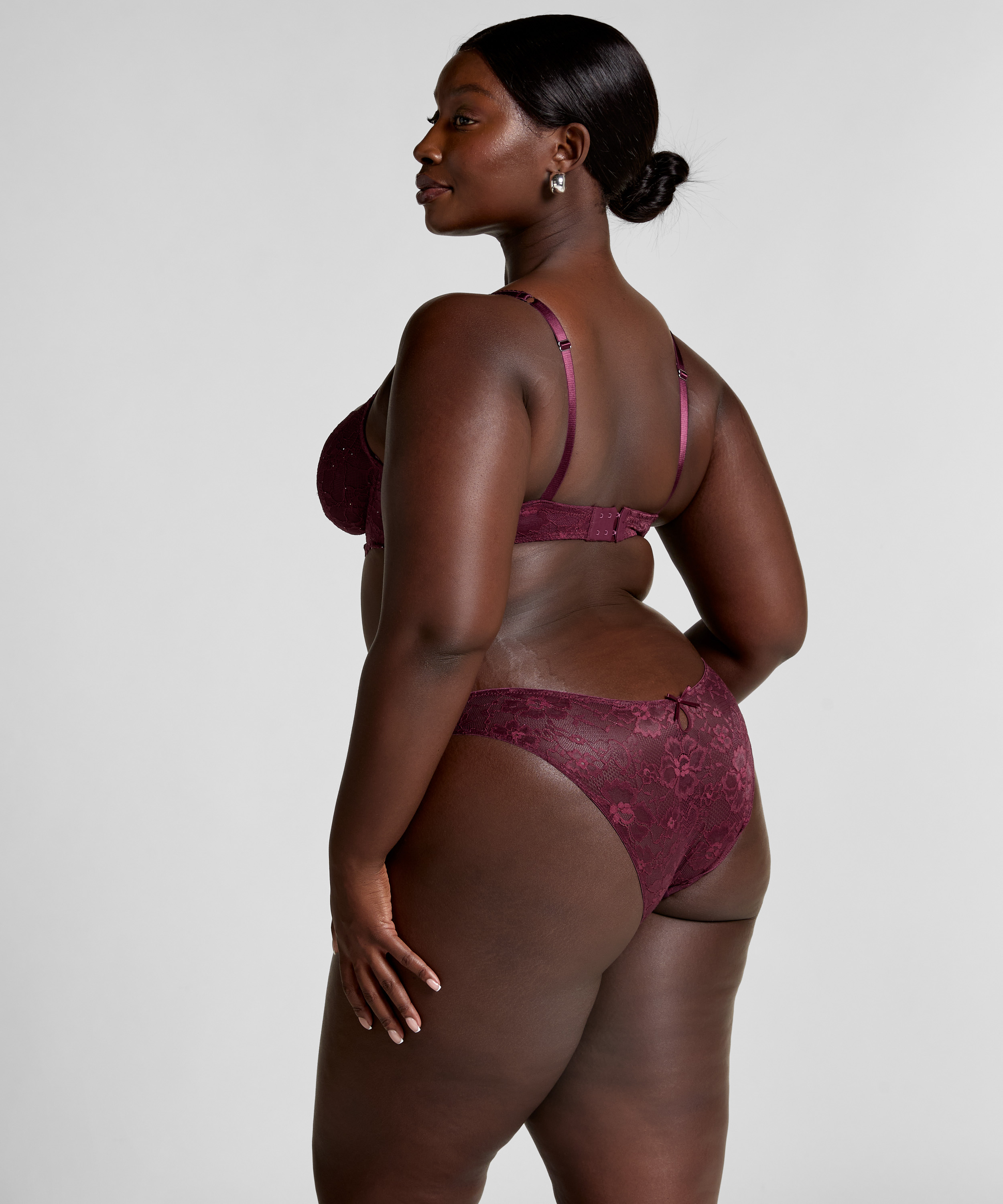 Brasileña Isadora, Rojo, main