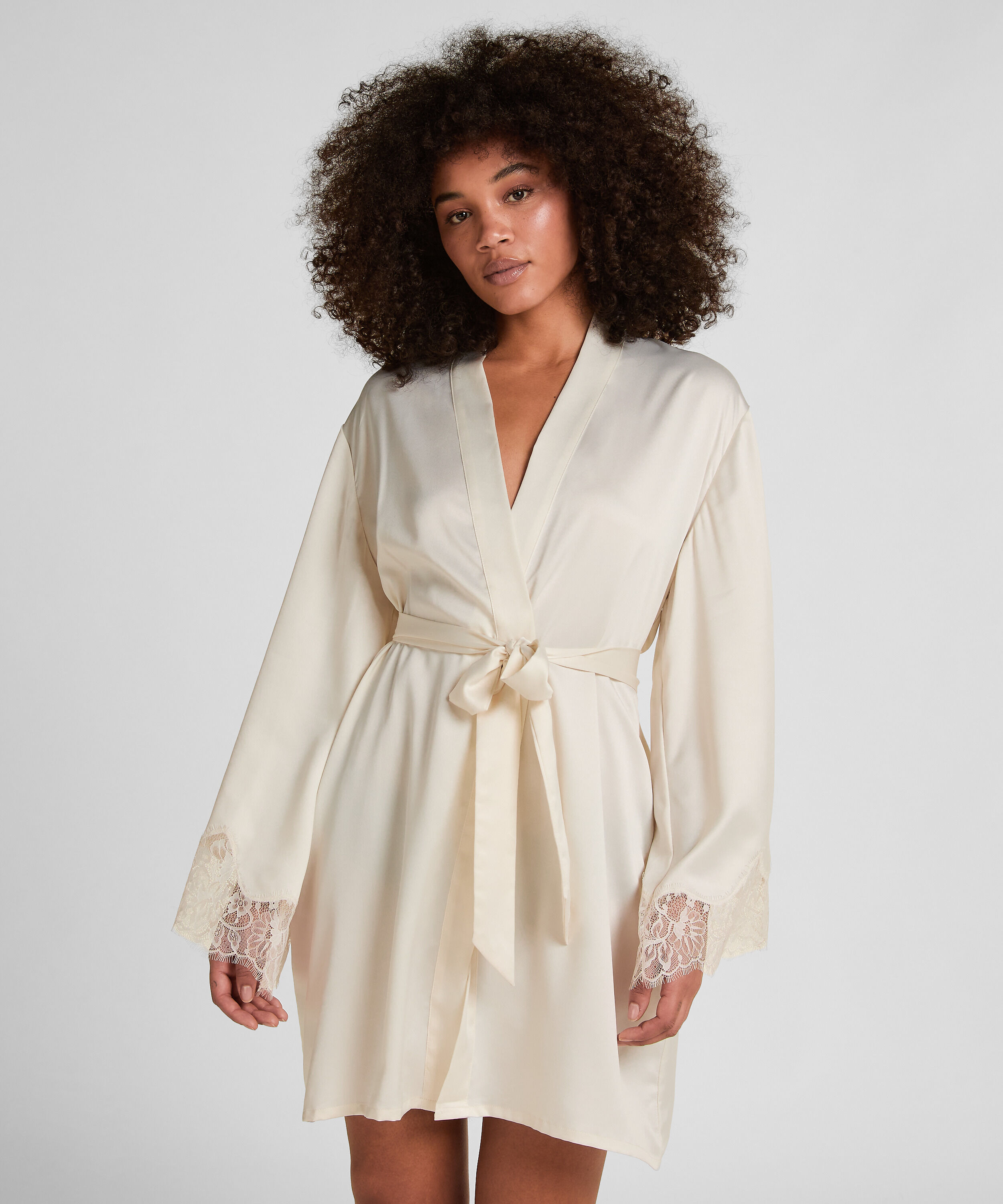 Kimono de satén Valerie, Blanco