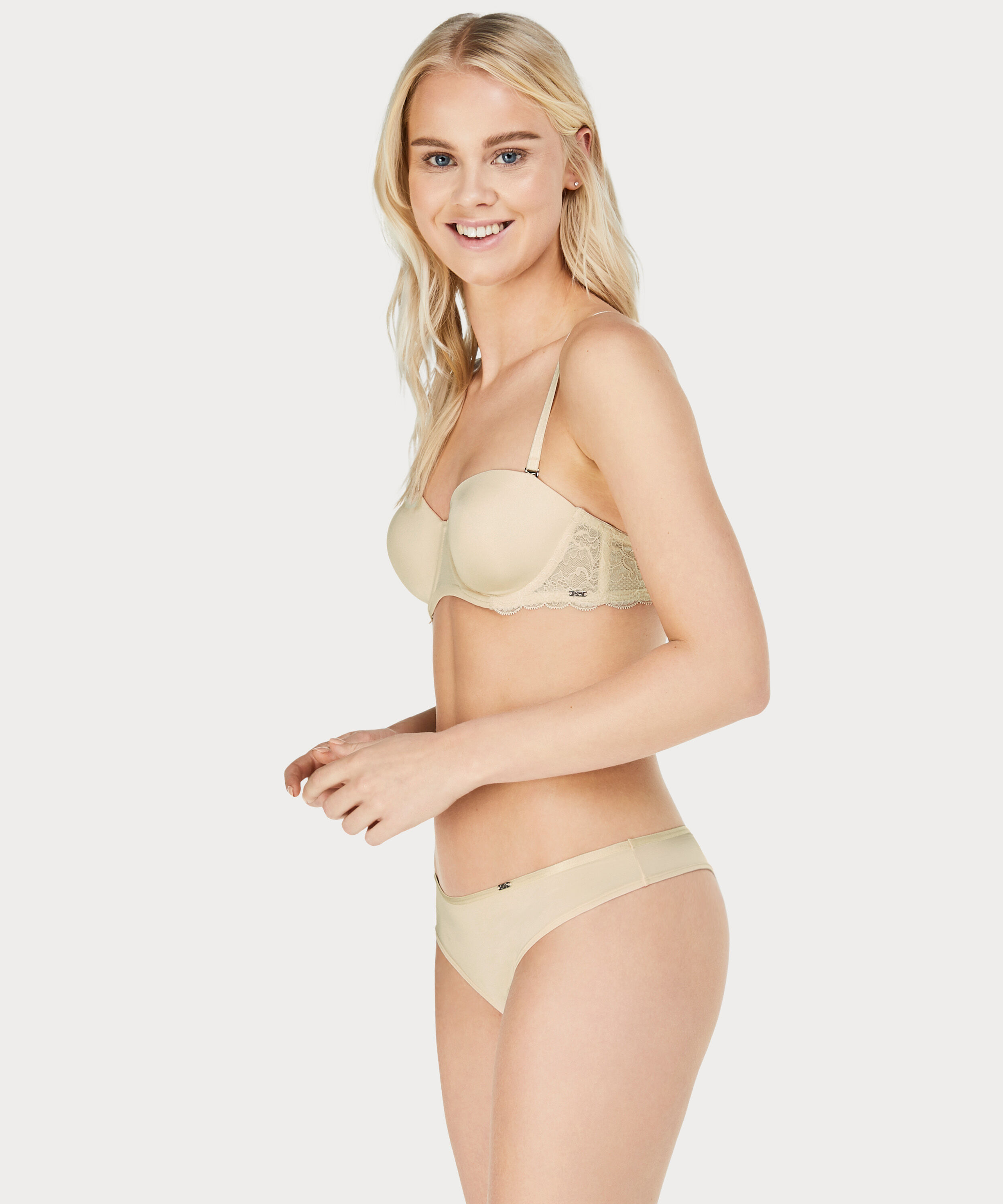 Tanga Angie, Rosa