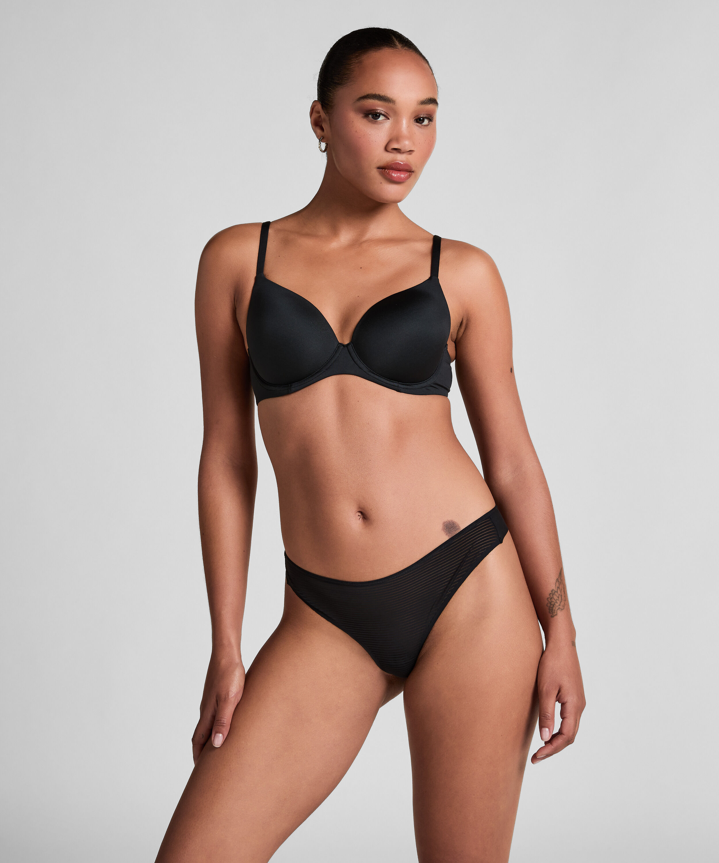 Tanga invisible Stripe mesh, Negro Tanga invisible Stripe mesh, Negro