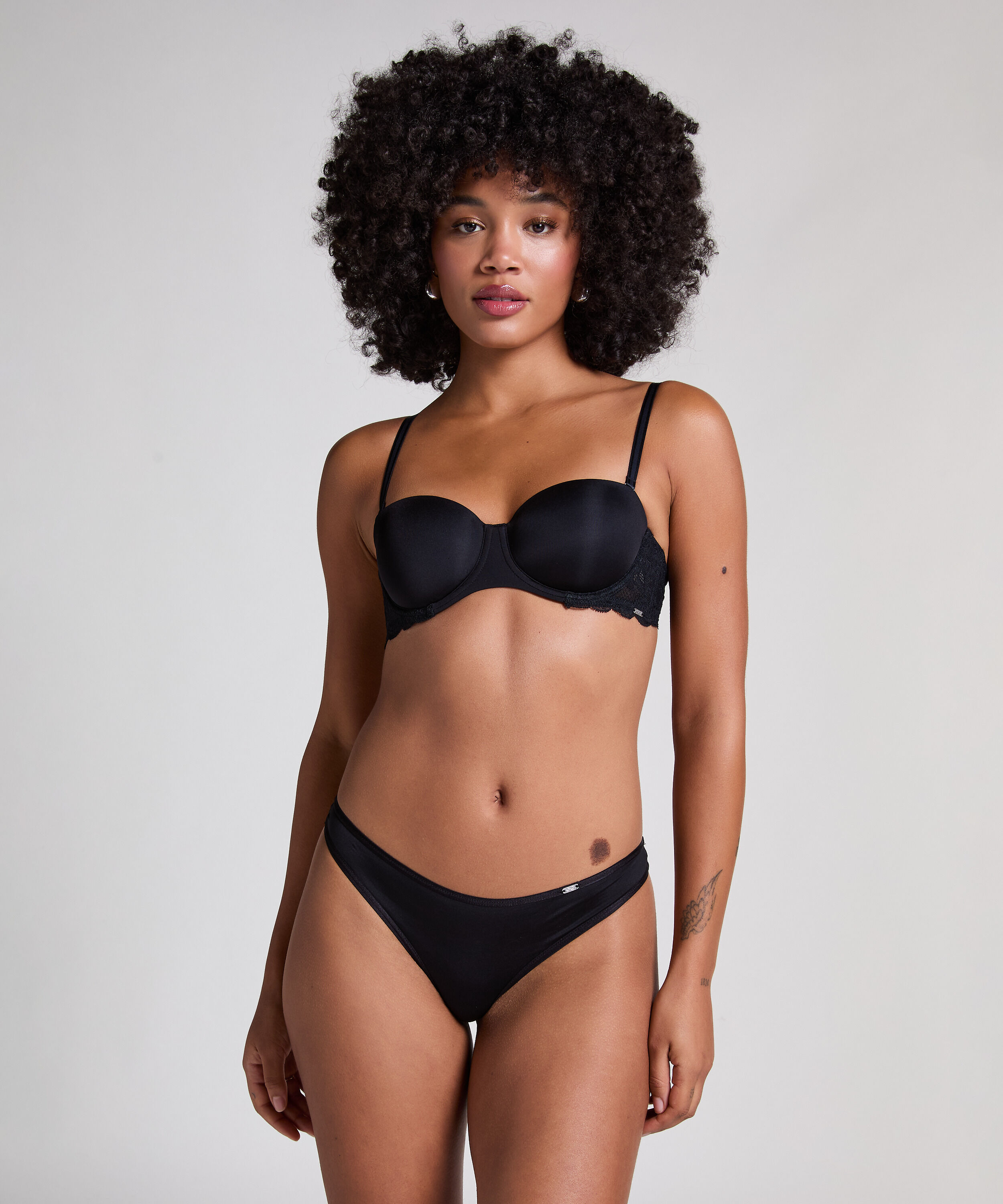 Sujetador de aros preformado sin tirantes Angie, Negro