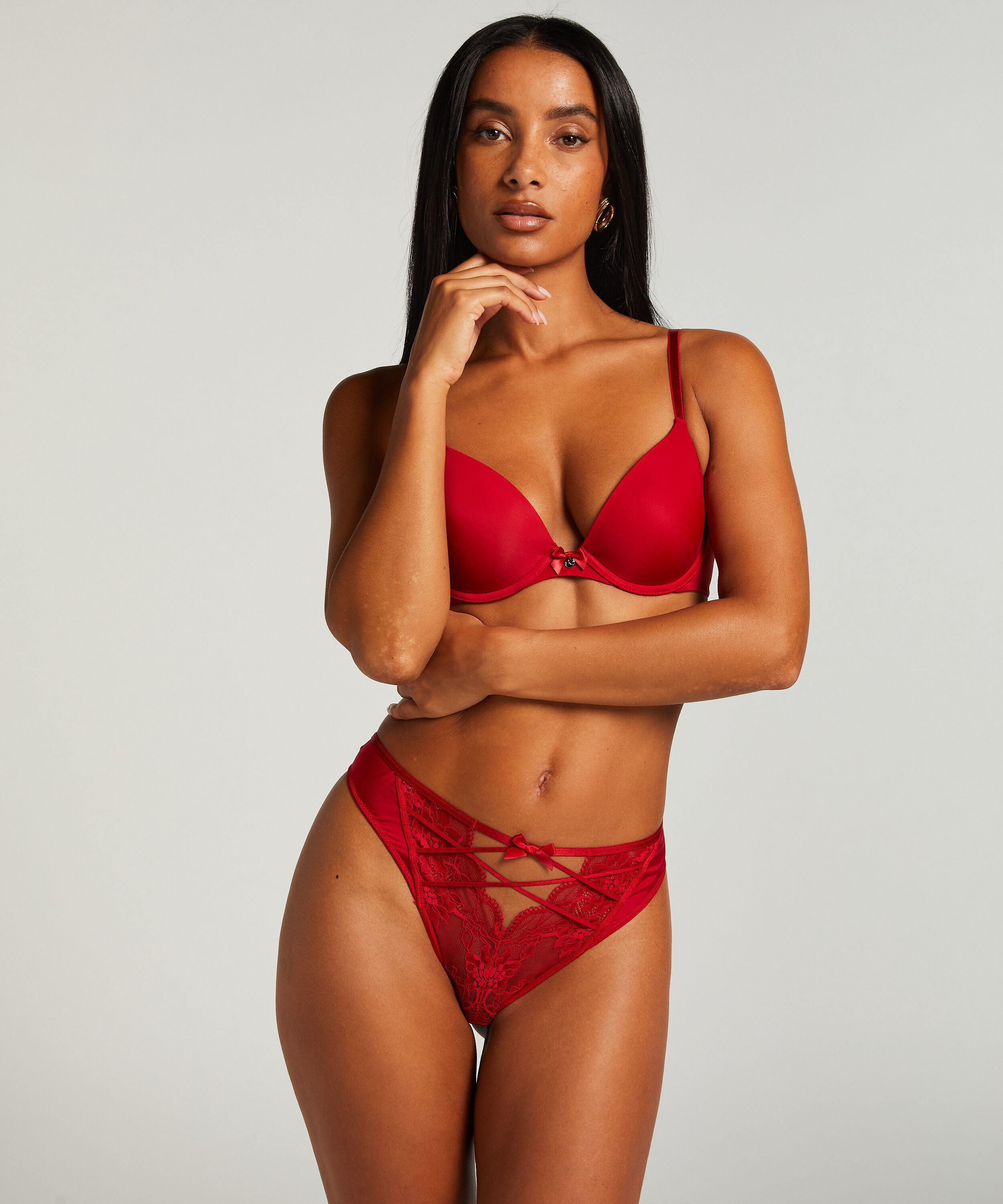 Tanga Alora, Rojo