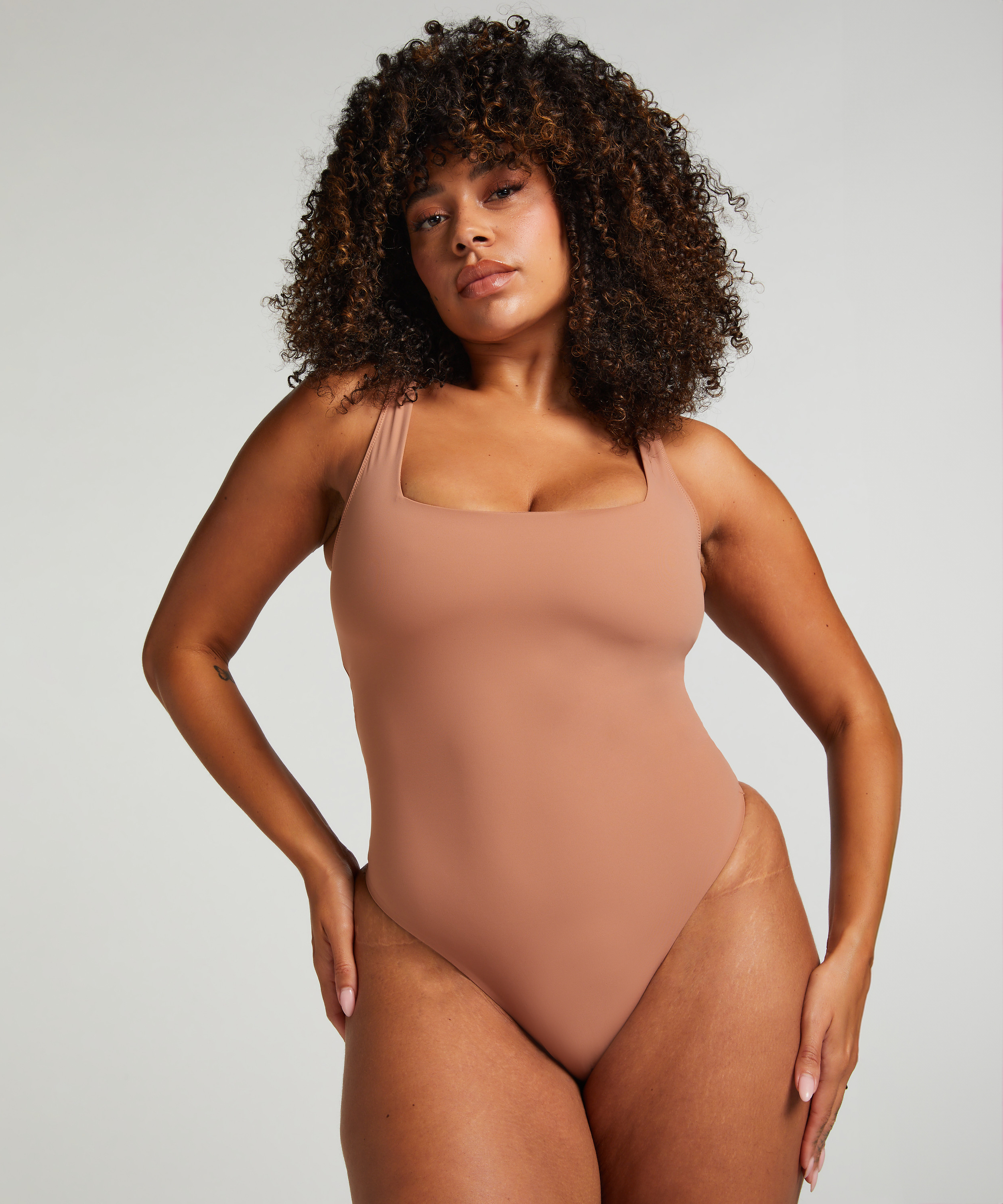 Smooth body, Marrón, main