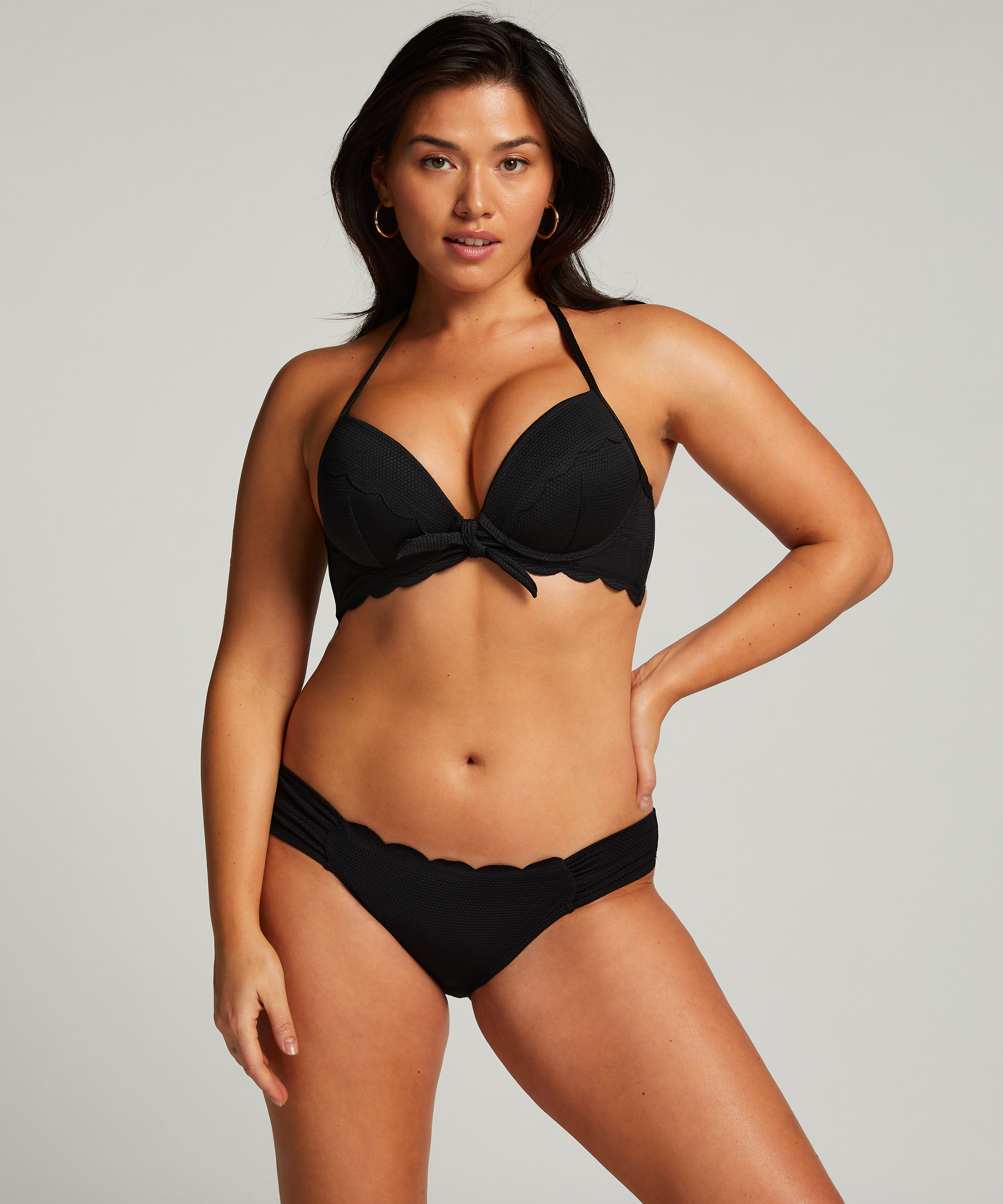 Top de bikini con aros preformado Scallop, Negro, main